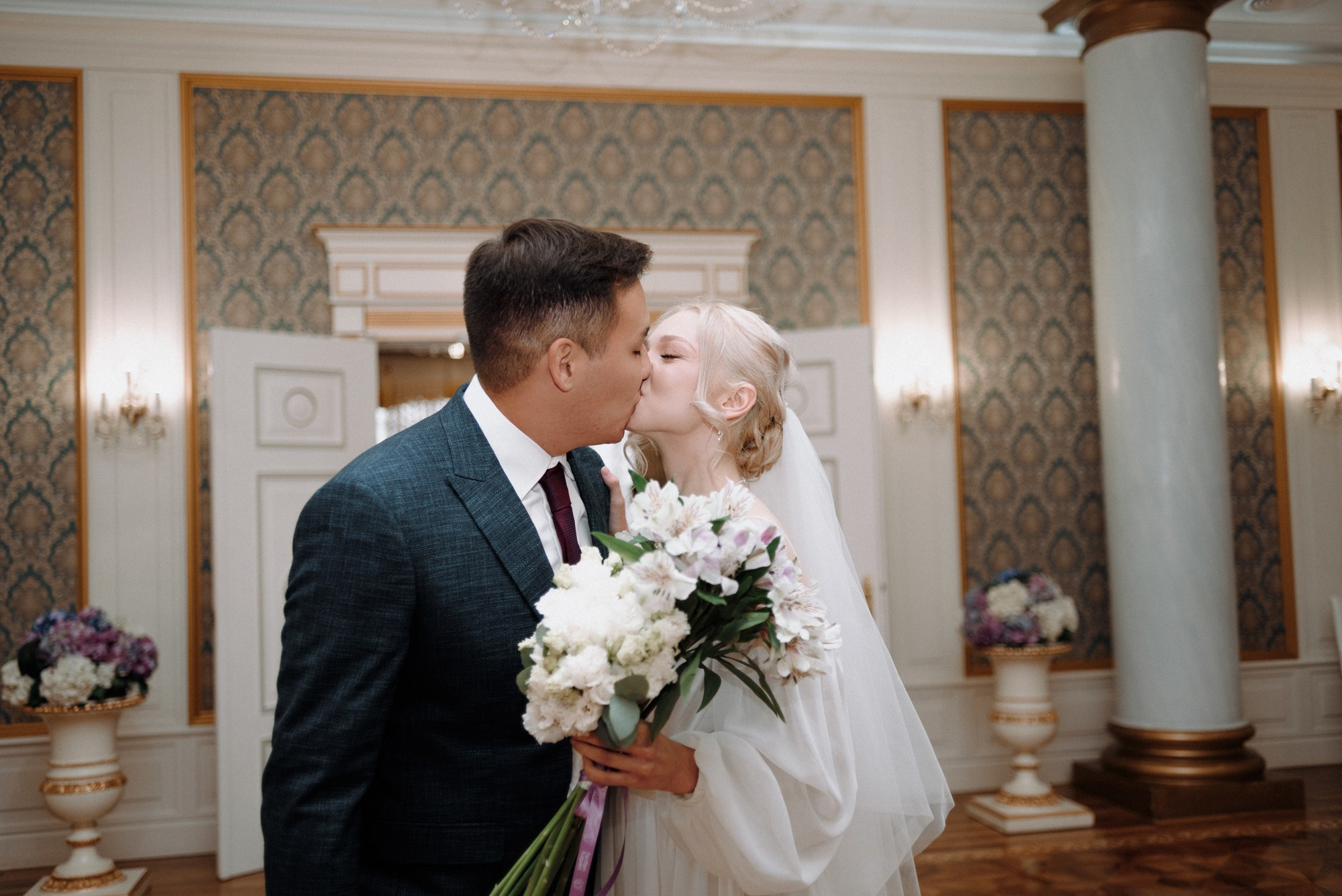 Свадебный фотограф в Тюмени — Фотосессия Тимура и Лизы в городском стиле. Портретный фотограф Тюмень Дарья Мустафина