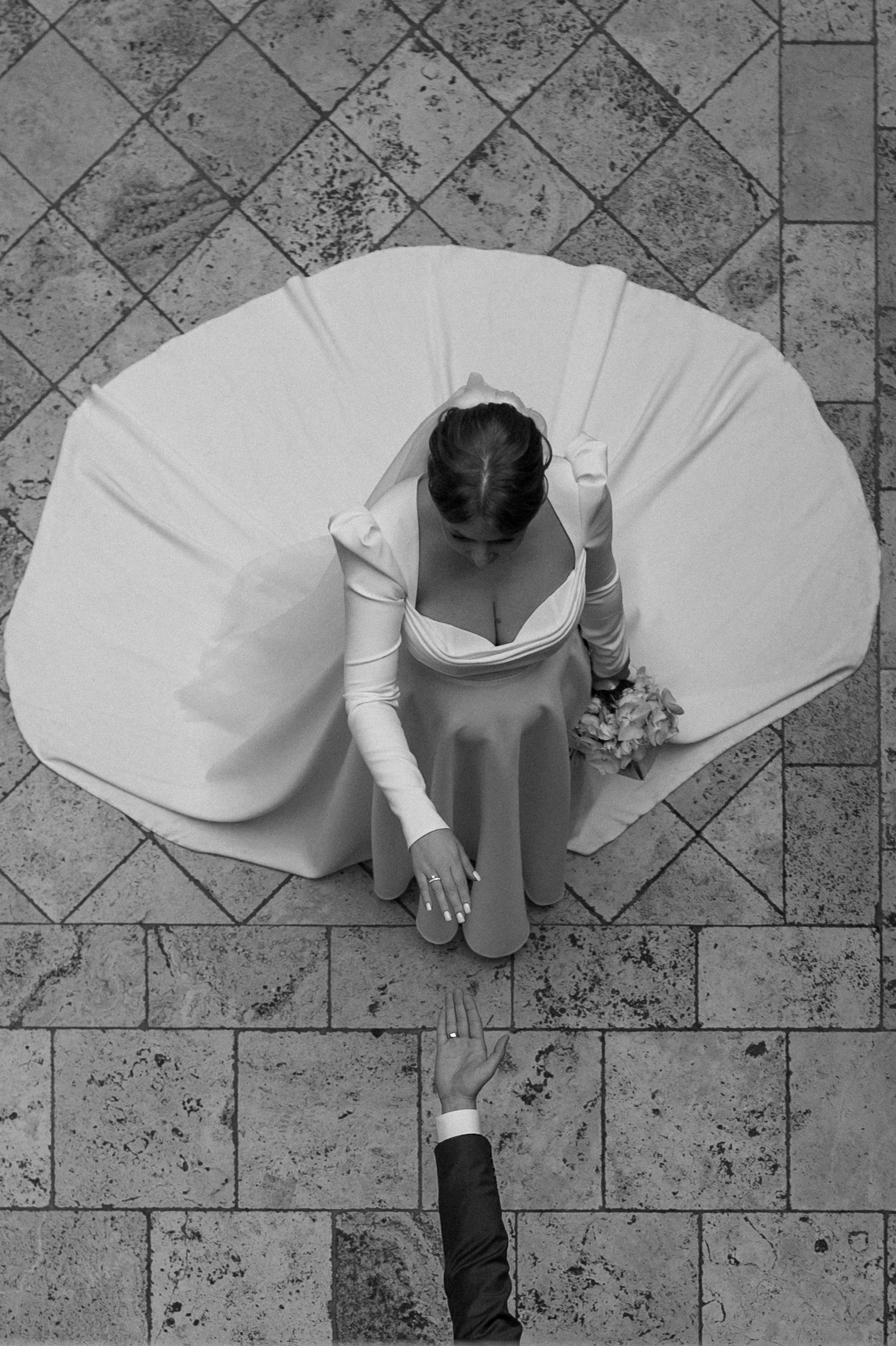 Свадебные сборы и фотосессия в отеле St. Regis. Свадебный фотограф Москва — Сергей и Татьяна