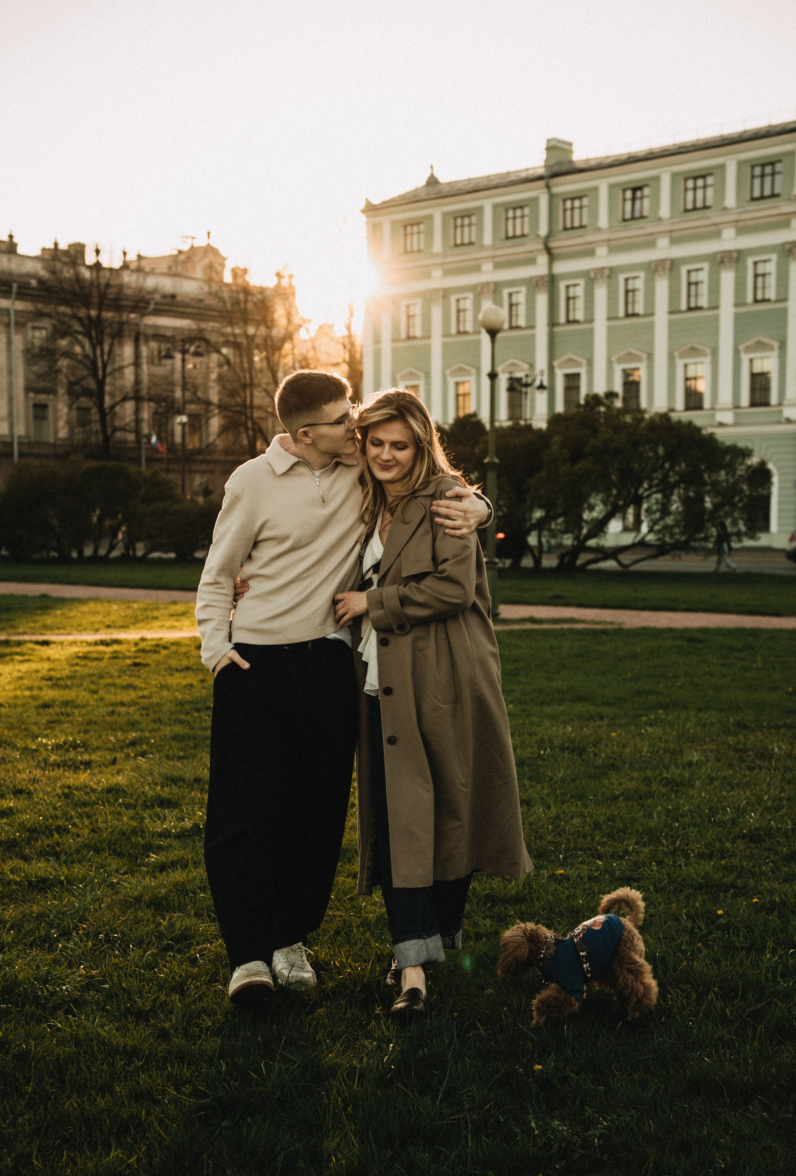 Парная фотосессия в Санкт-Петербурге. Фотосессия лавстори СПб. Федосова Елизавета - свадебный фотограф СПб. Фотосессия в Питере с собакой. Марсово поле. Зимняя канавка. Фотосессия у Невы.