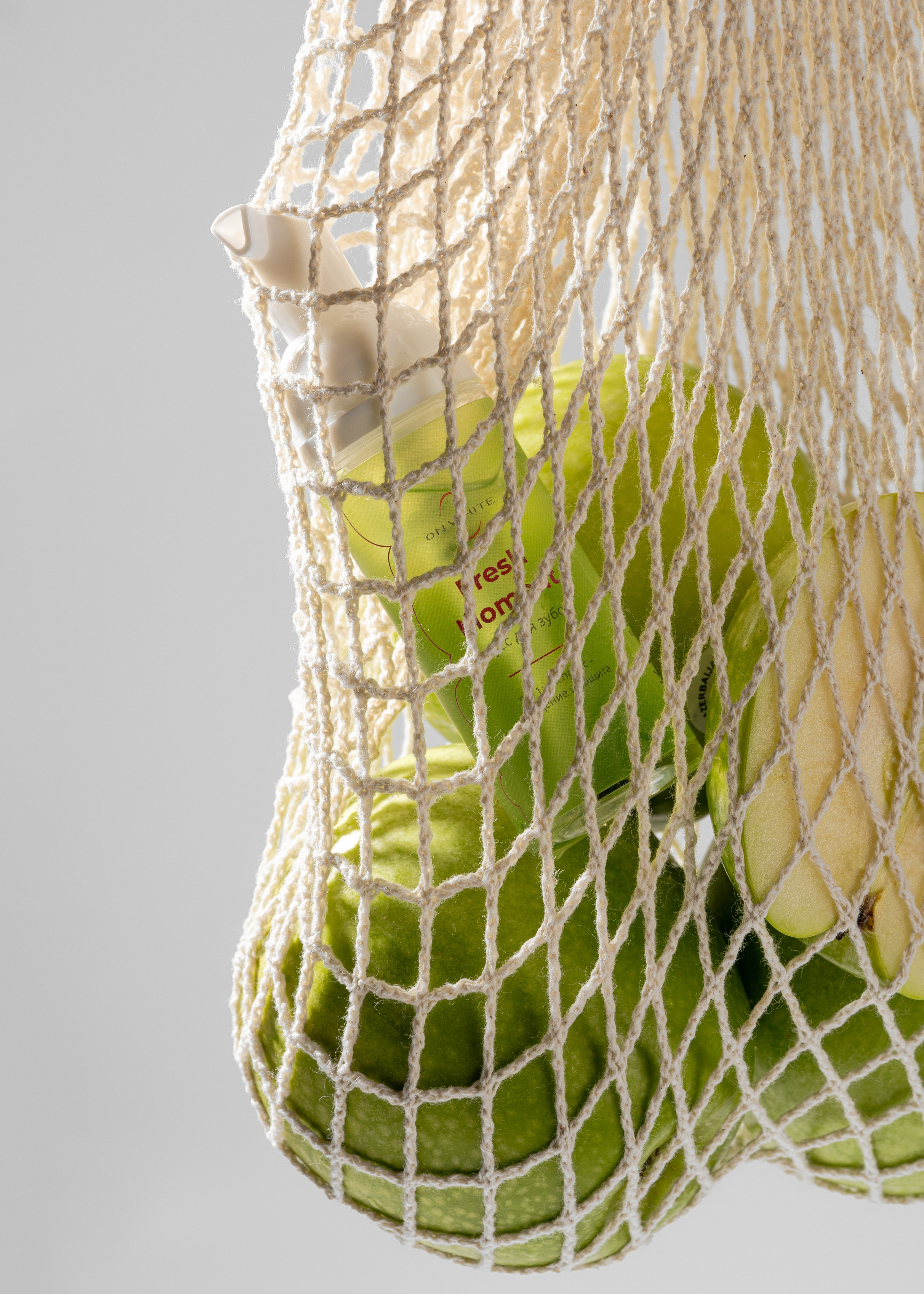 On White зубной порошок и мусс. Екатерина Лементуева фуд-фотограф, предметный фотограф, Новосибирск