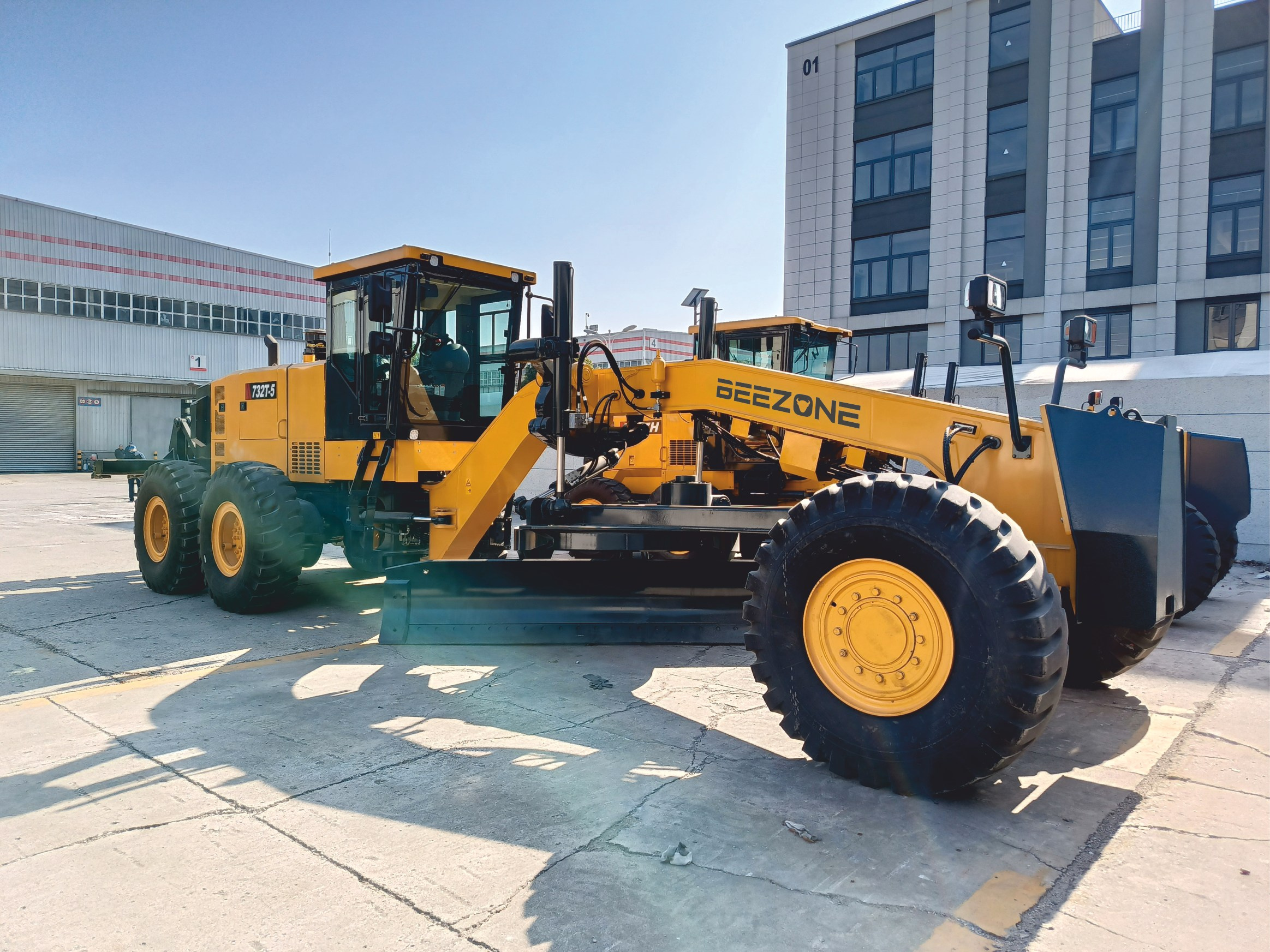 Фото грейдер Beezone G732Т (B26TMG-A). Продажа и обслуживание грузовой техники и спецтехники в г. Новосибирск компания СТИ