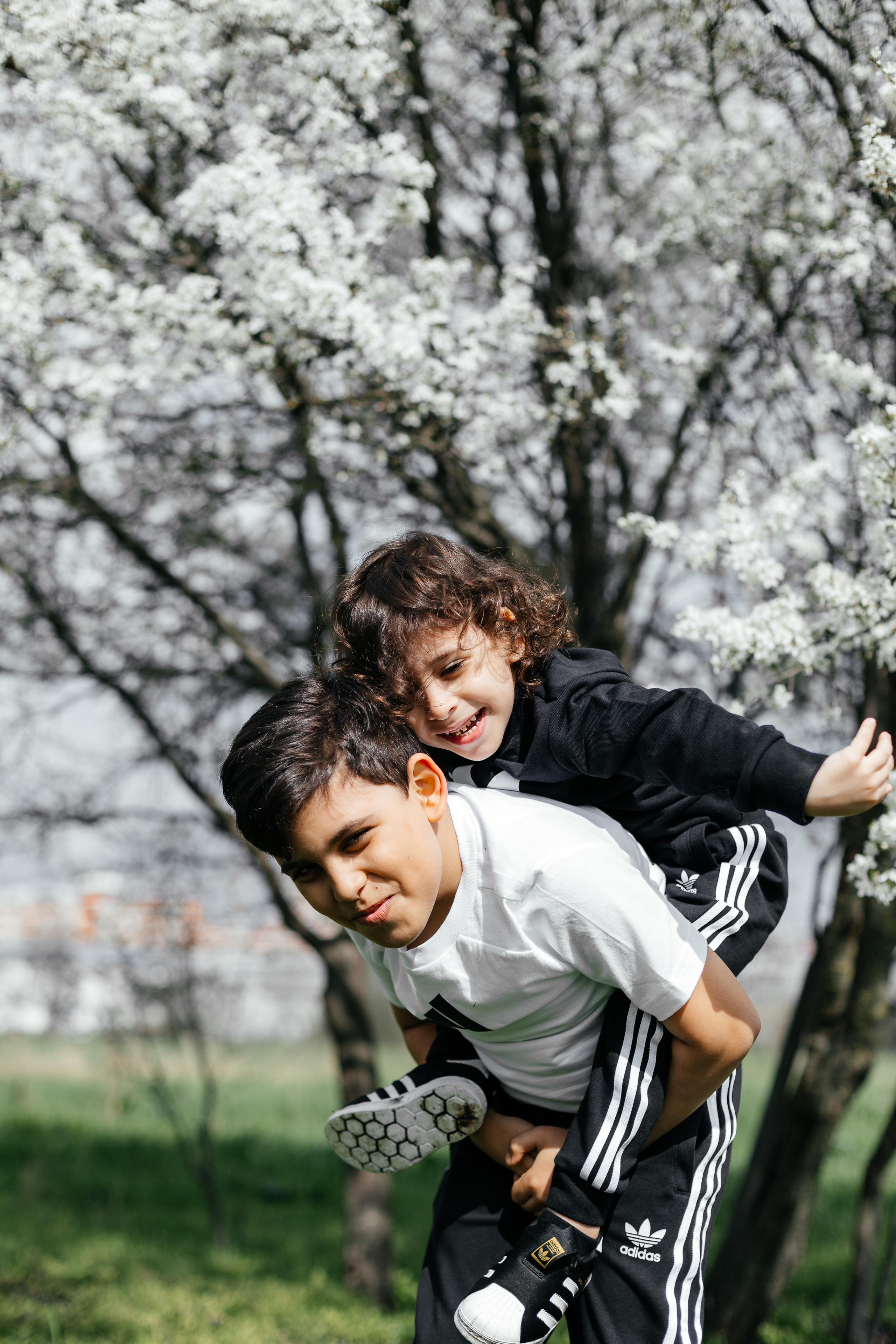 Семейная фотосессия в цветении. Свадебный, семейный, brand фотограф в Краснодаре Макарова Ксения
