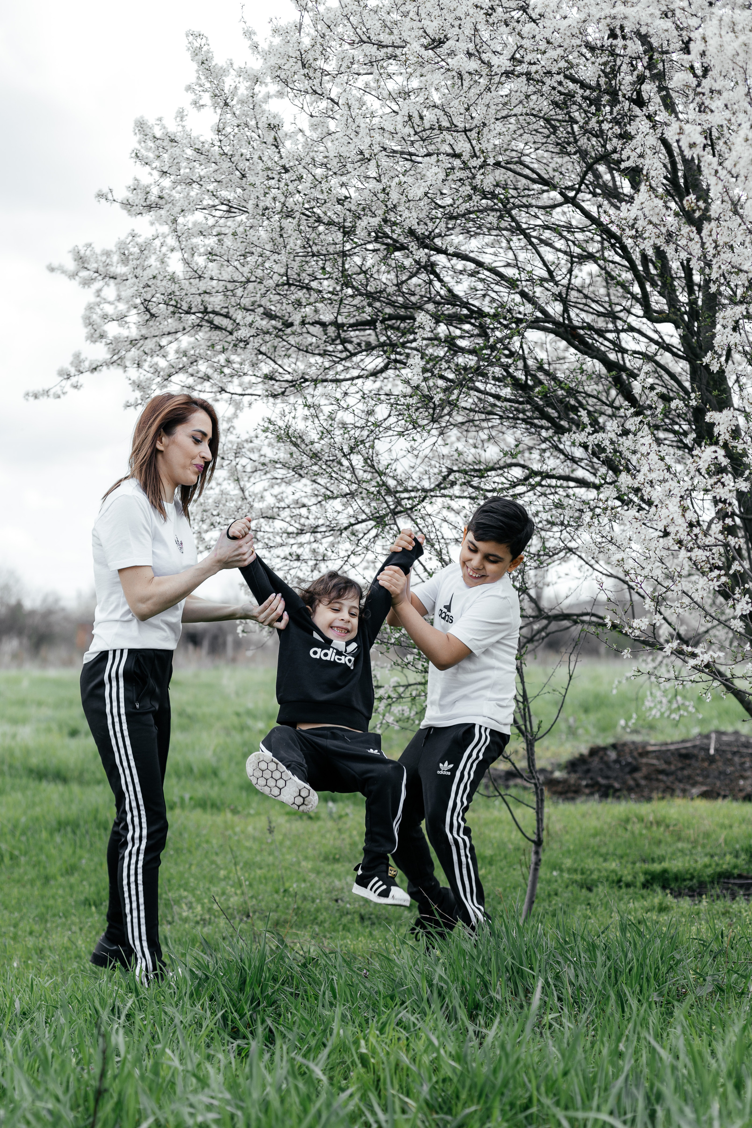 Семейная фотосессия в цветении. Свадебный, семейный, brand фотограф в Краснодаре Макарова Ксения
