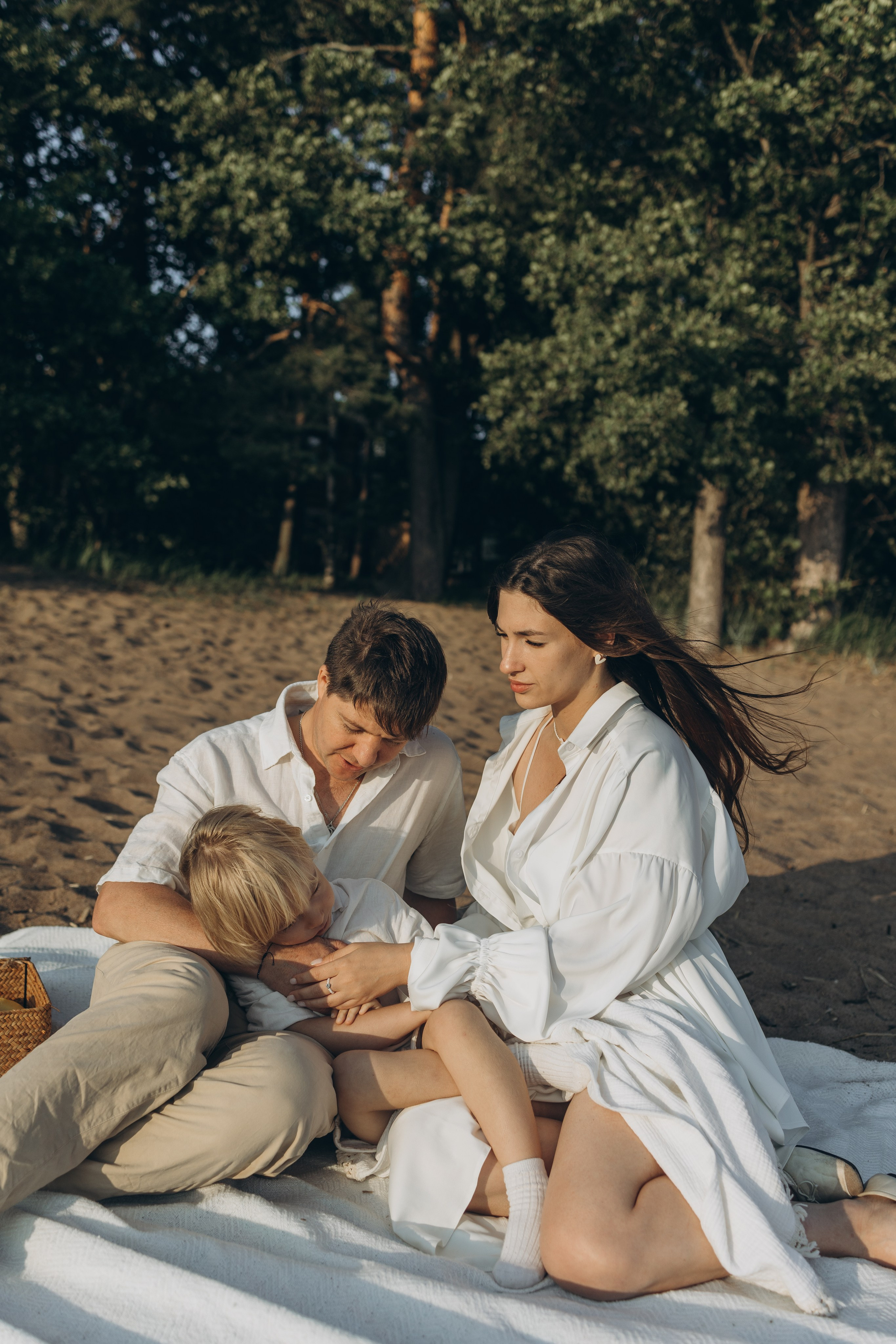 Эмилия, Дмитрий и Демид на Финском заливе. Семейный фотограф в Москве Виктория Ястребинская