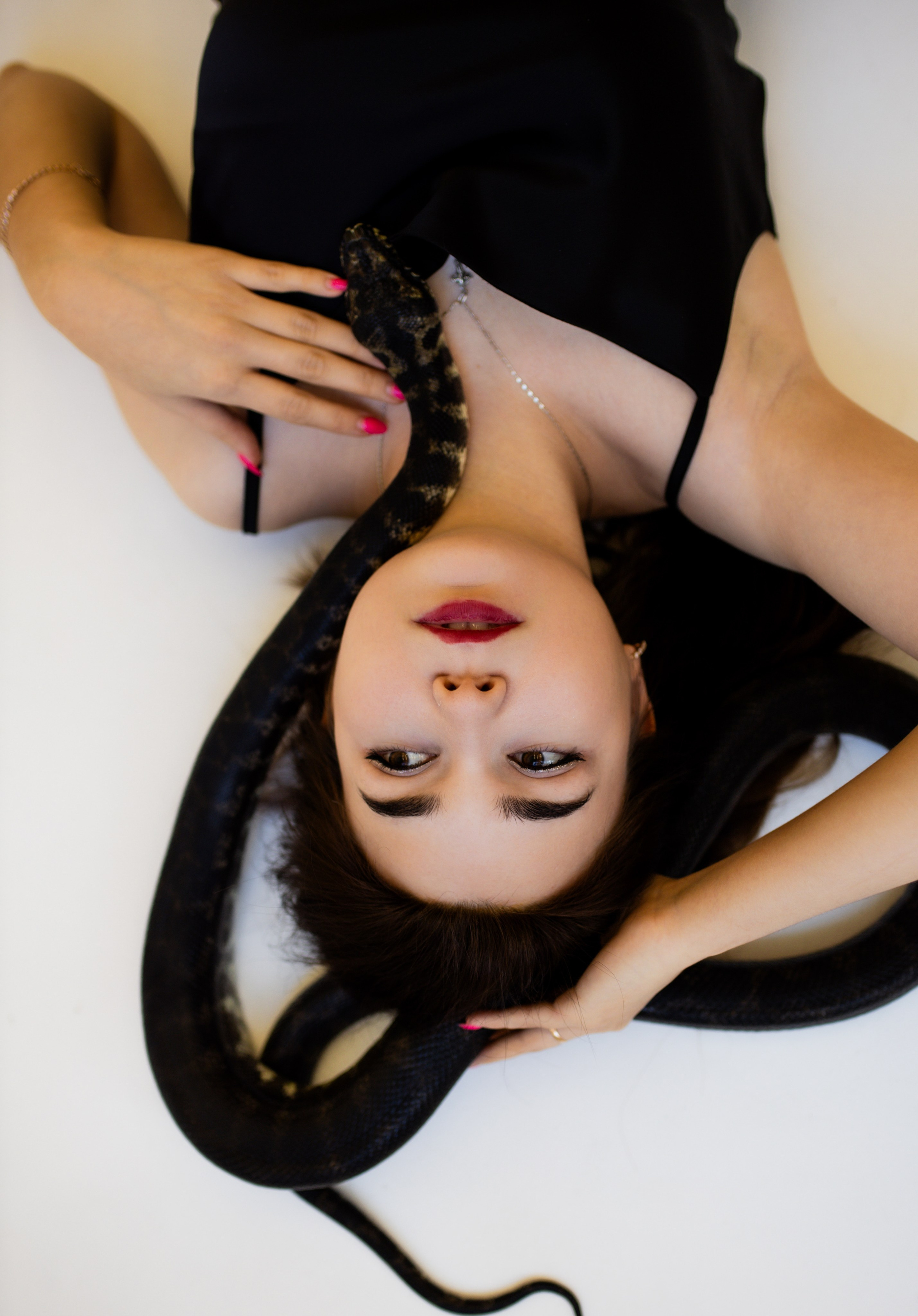 Фотосессии со змейкой. Свадебный и семейный фотограф Виолетта в Липецке