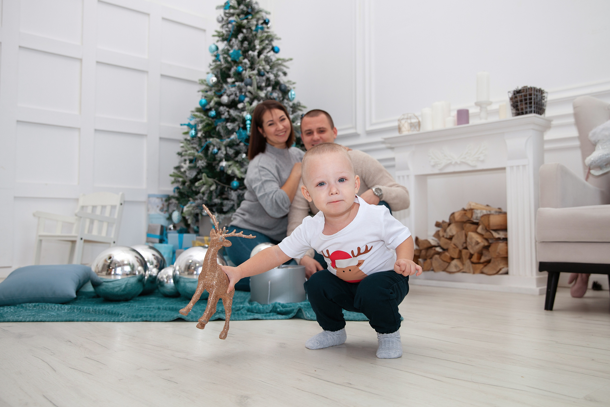 красивая семья на новый год