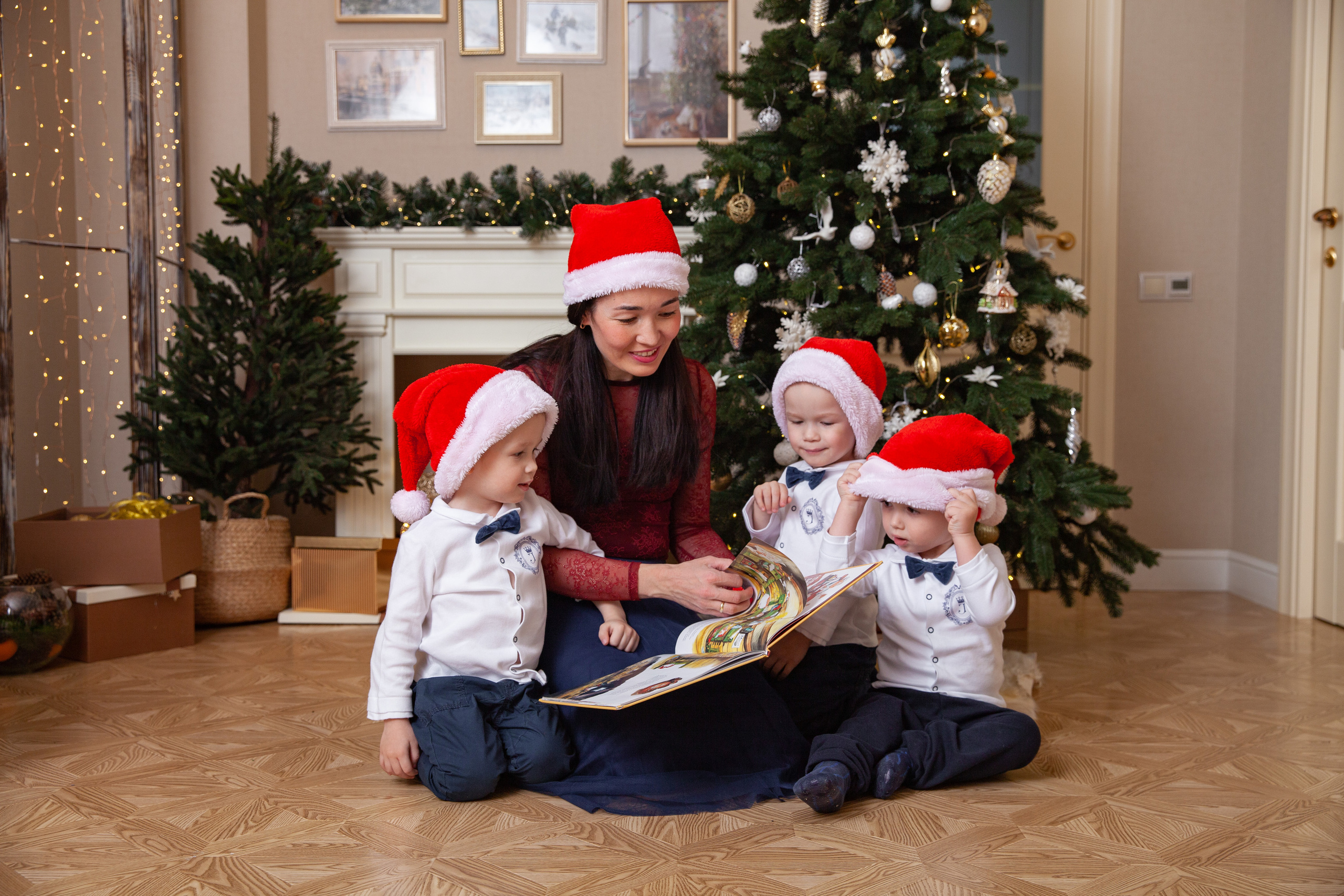 мама читает на новый год