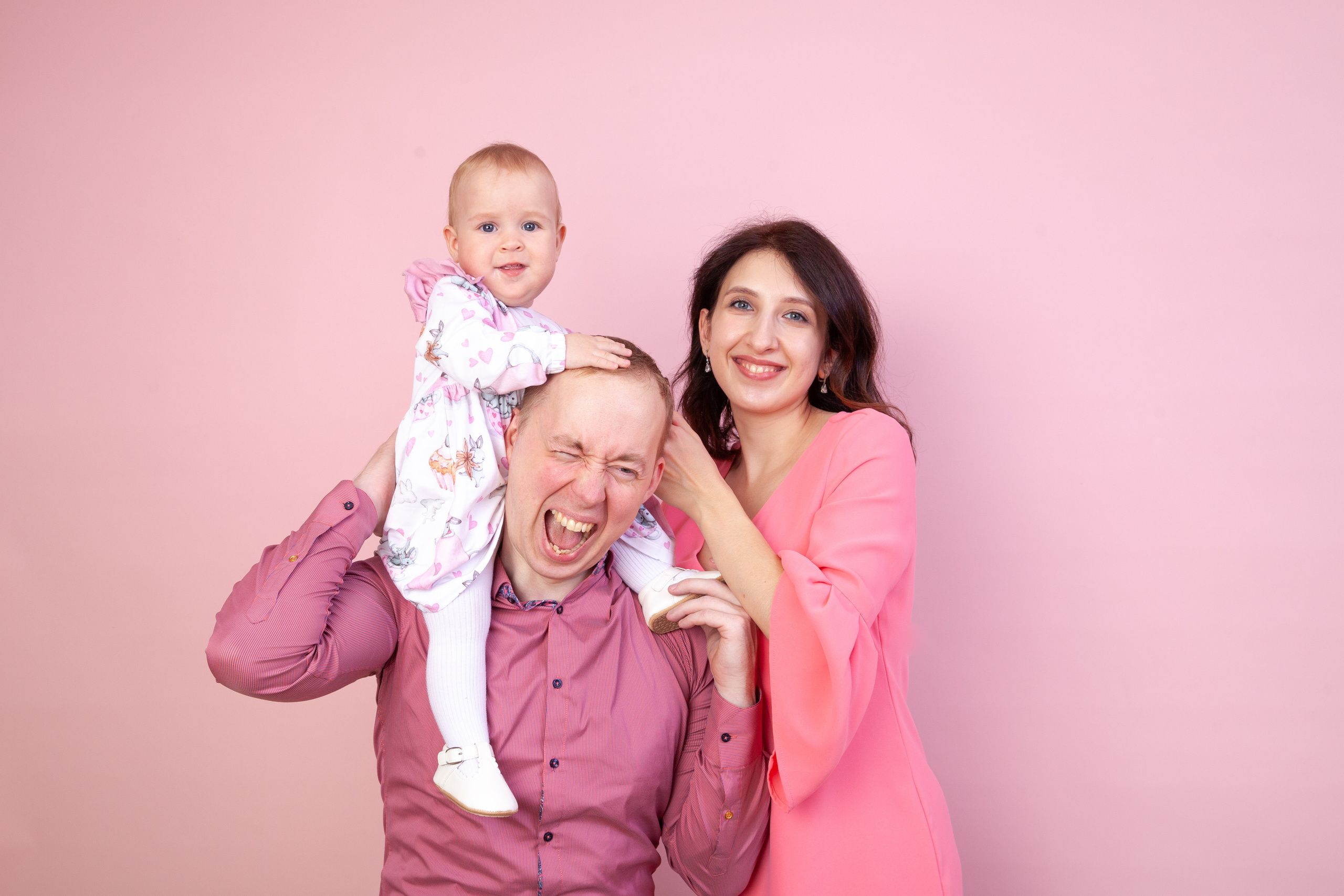 Семейная фотосессия с маленькой Лизой. Фотограф в Железнодорожном и Балашихе