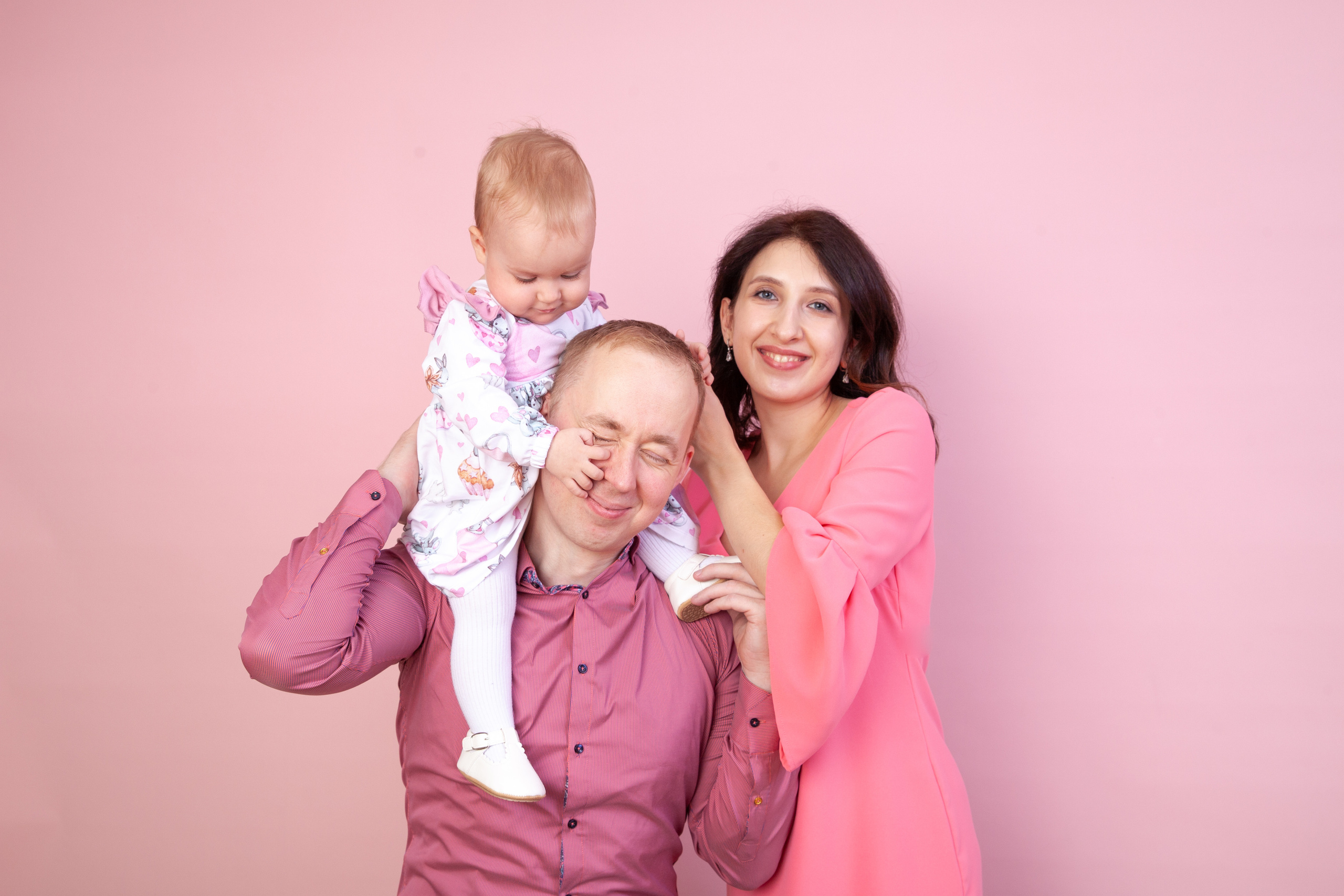 Семейная фотосессия с маленькой Лизой. Фотограф в Железнодорожном и Балашихе