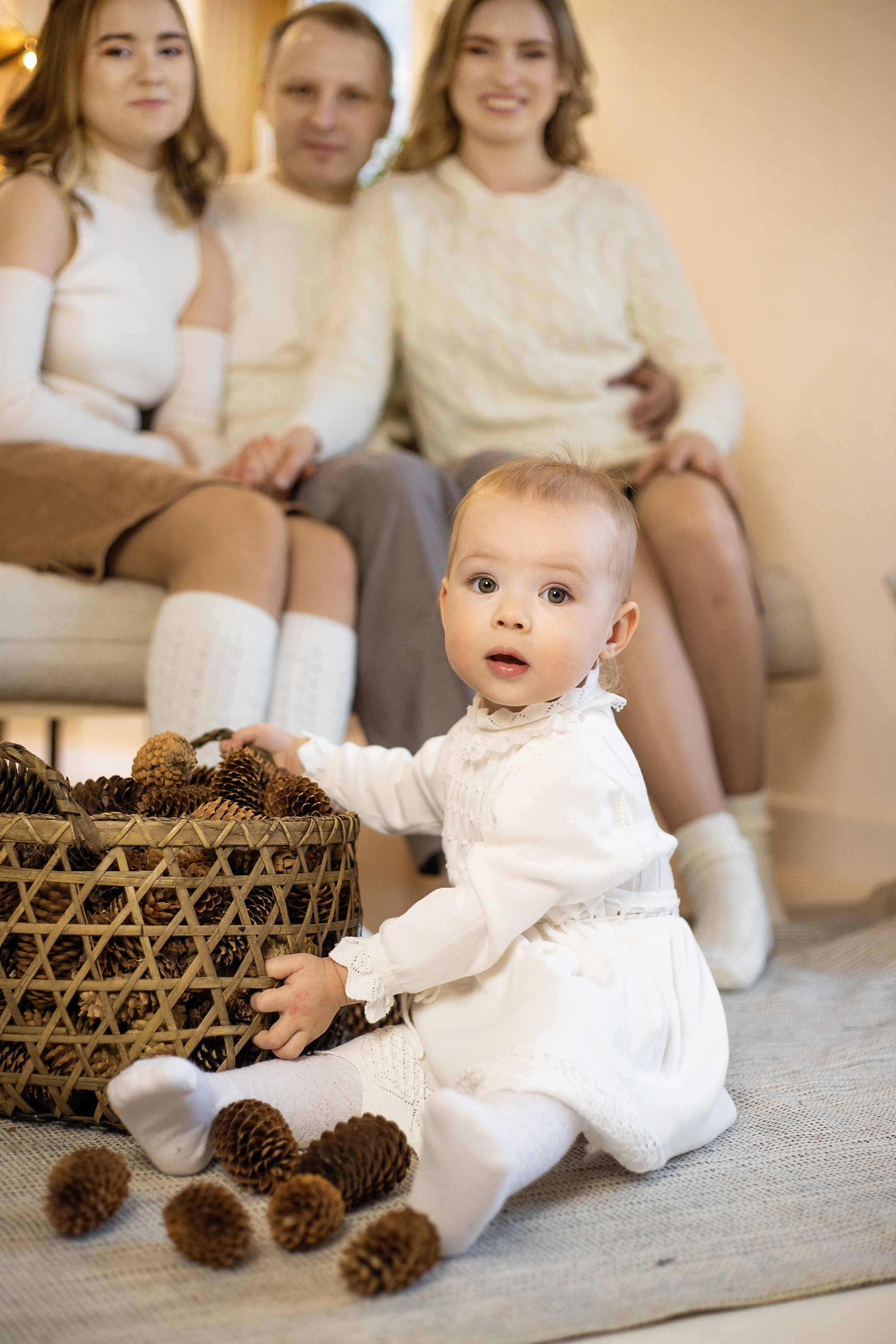 девочка с шишками