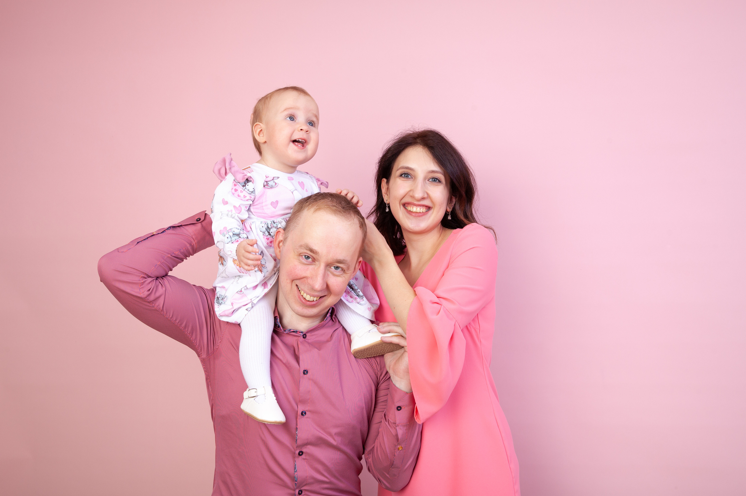 Семейная фотосессия с маленькой Лизой. Фотограф в Железнодорожном и Балашихе