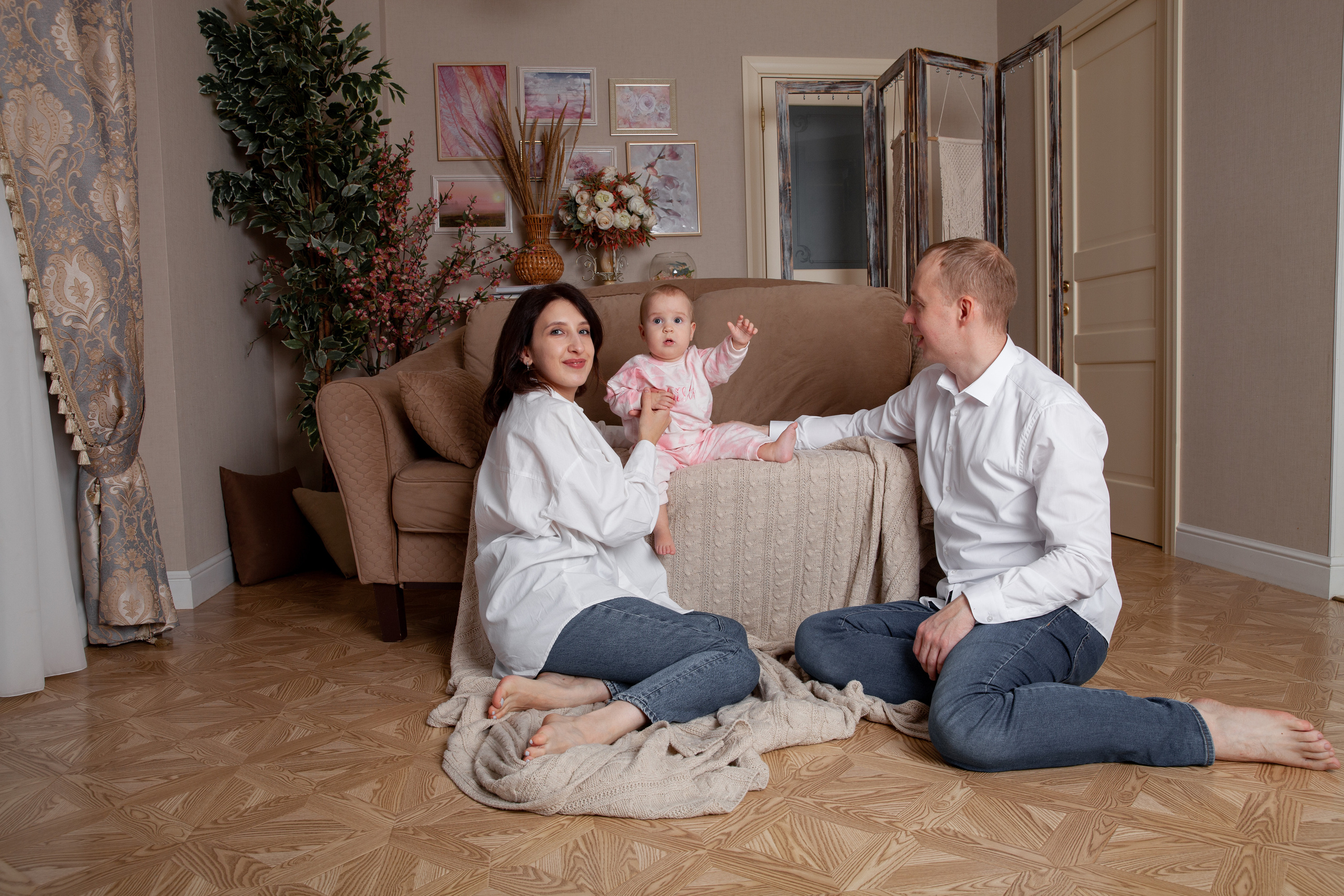 Семейная фотосессия с маленькой Лизой. Фотограф в Железнодорожном и Балашихе