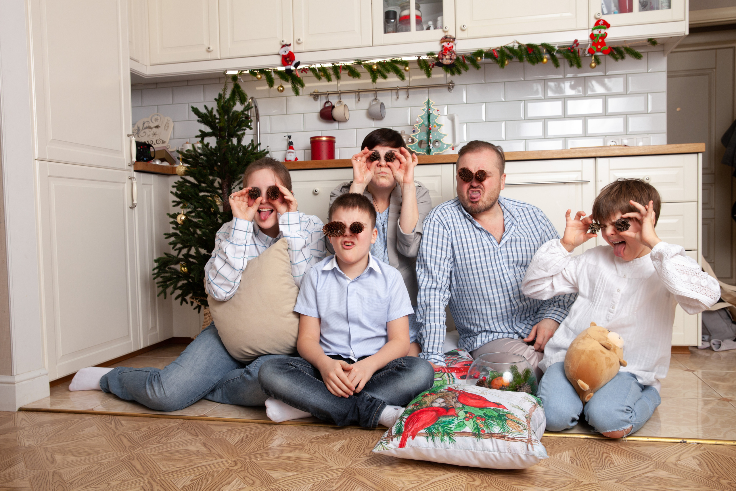 весёлое фото с шишками