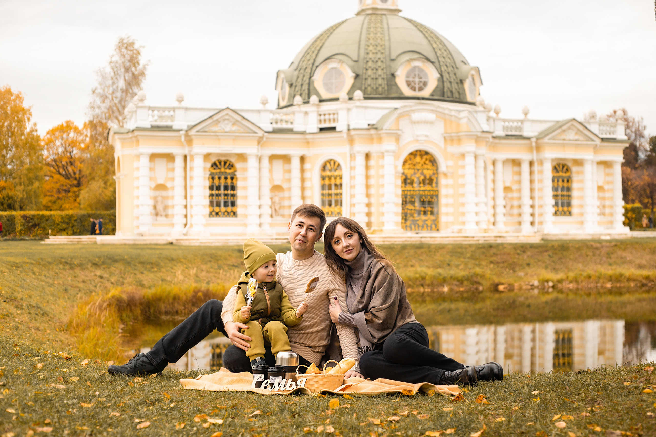 Семейная фотосессия в парке Кусково. Фотограф в Железнодорожном и Балашихе