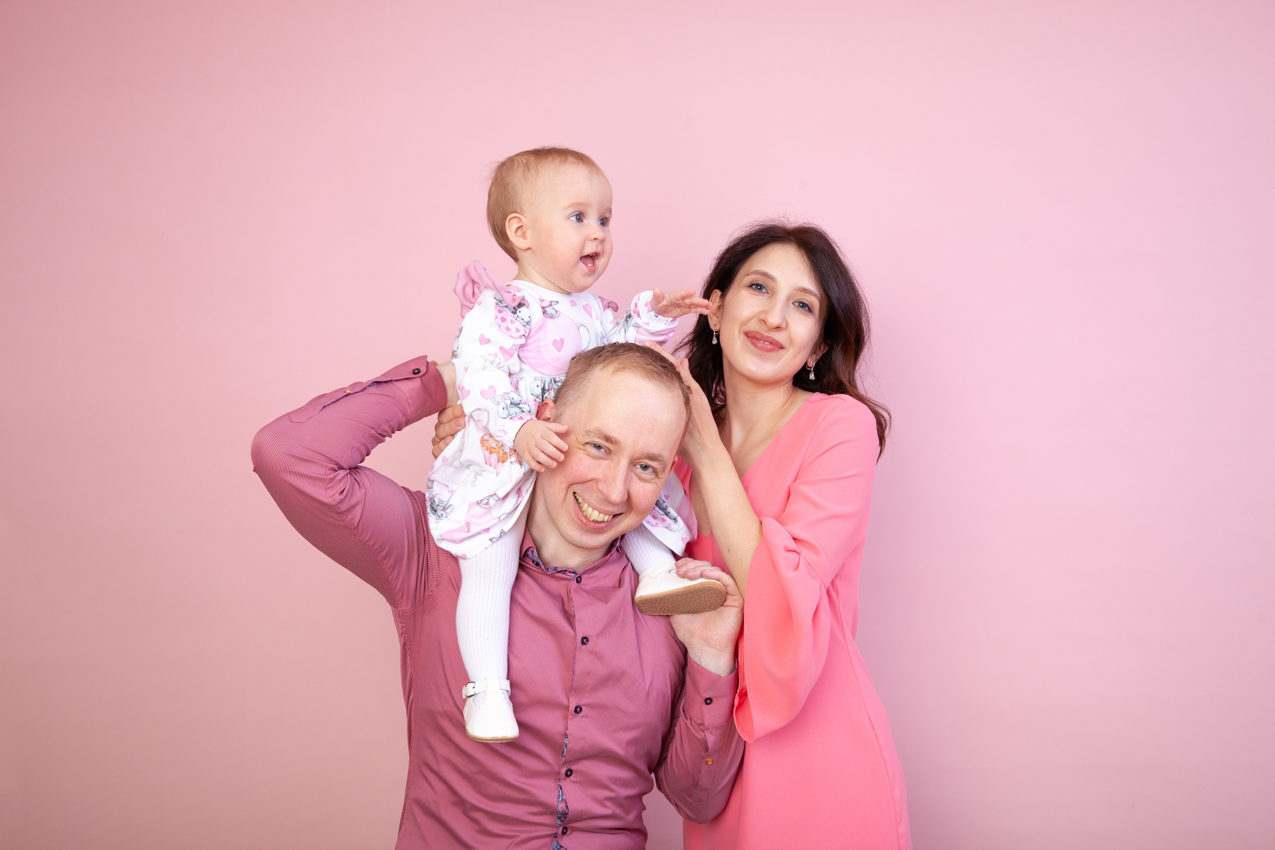 Семейная фотосессия с маленькой Лизой. Фотограф в Железнодорожном и Балашихе