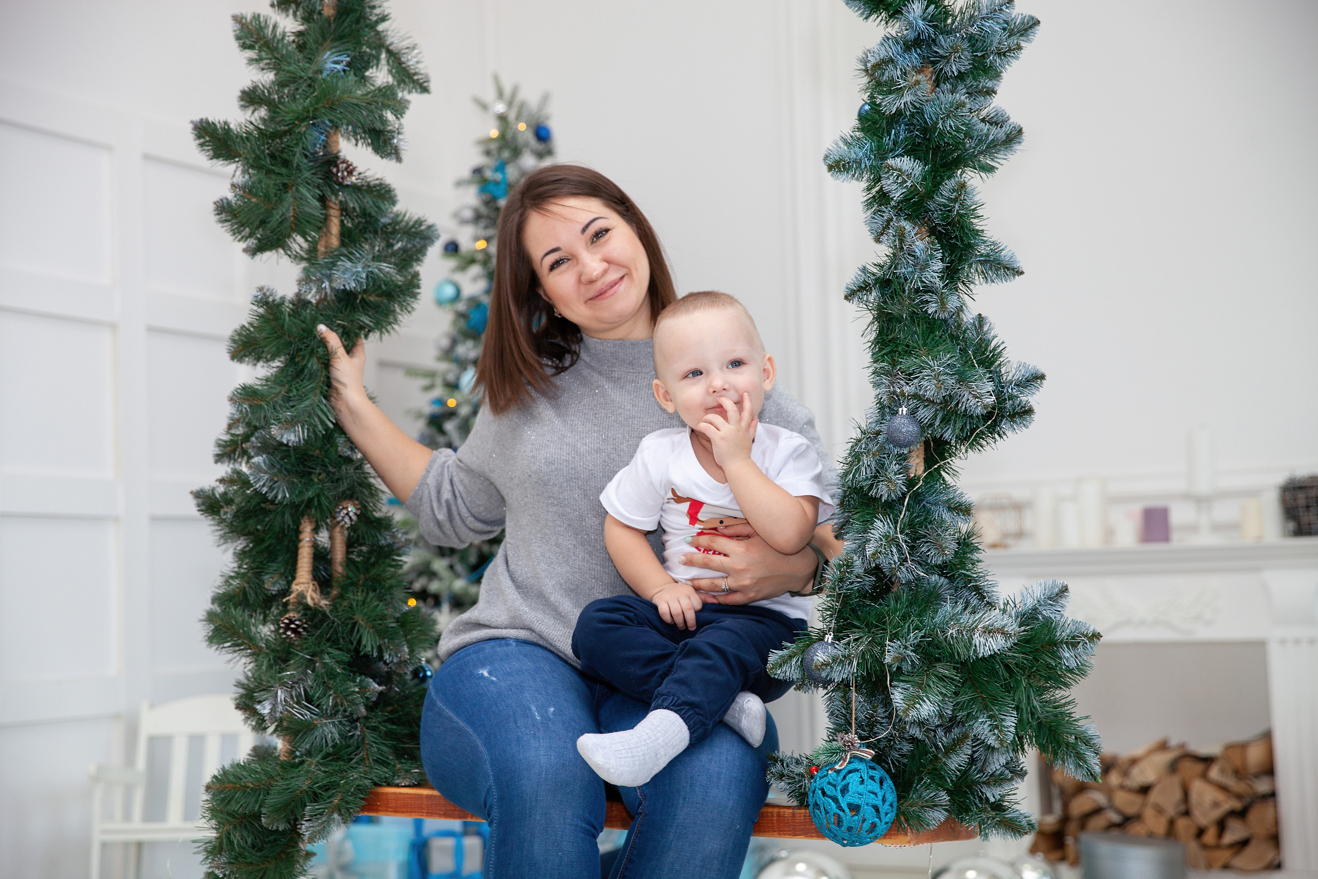 мама и сын на новый год