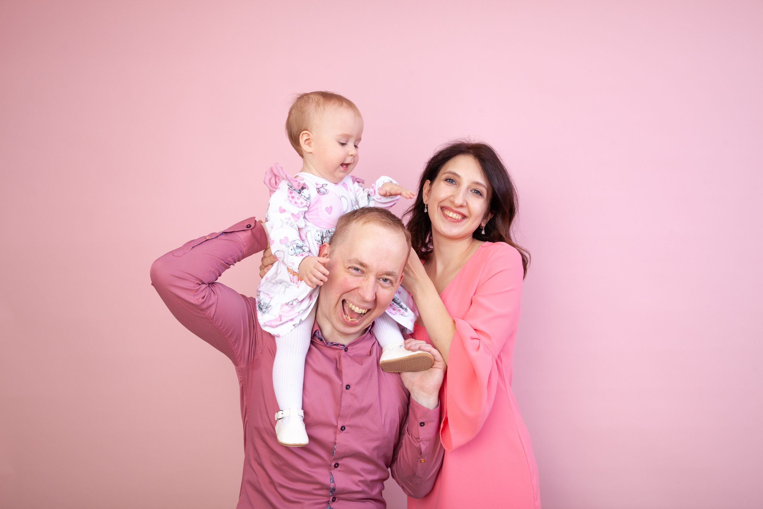 Семейная фотосессия с маленькой Лизой. Фотограф в Железнодорожном и Балашихе