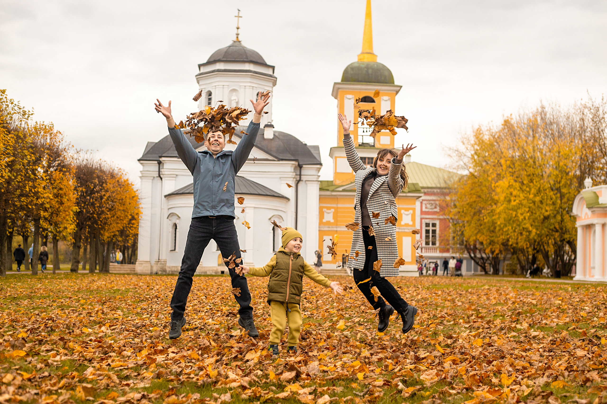 Семейная фотосессия в парке Кусково. Фотограф в Железнодорожном и Балашихе