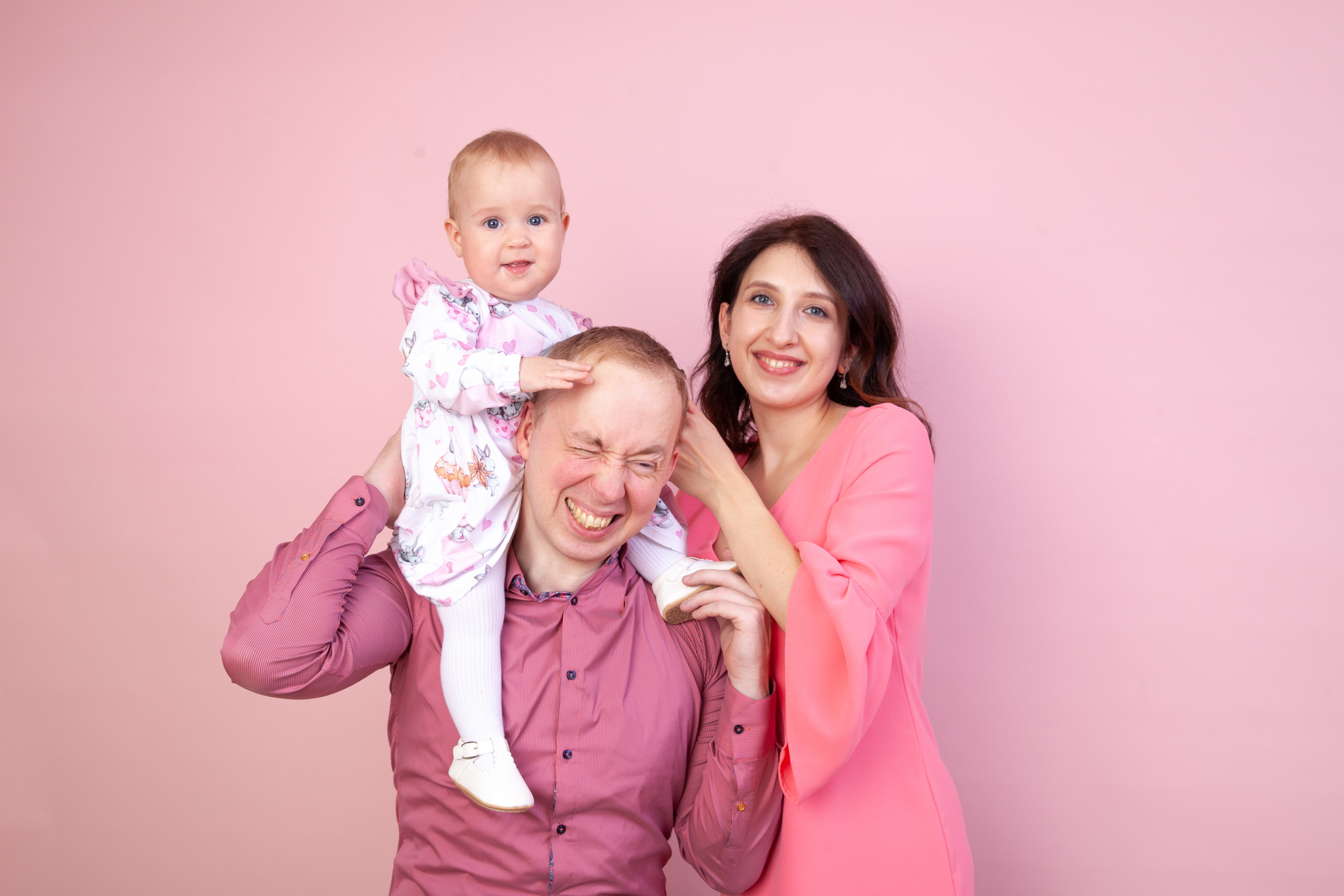 Семейная фотосессия с маленькой Лизой. Фотограф в Железнодорожном и Балашихе