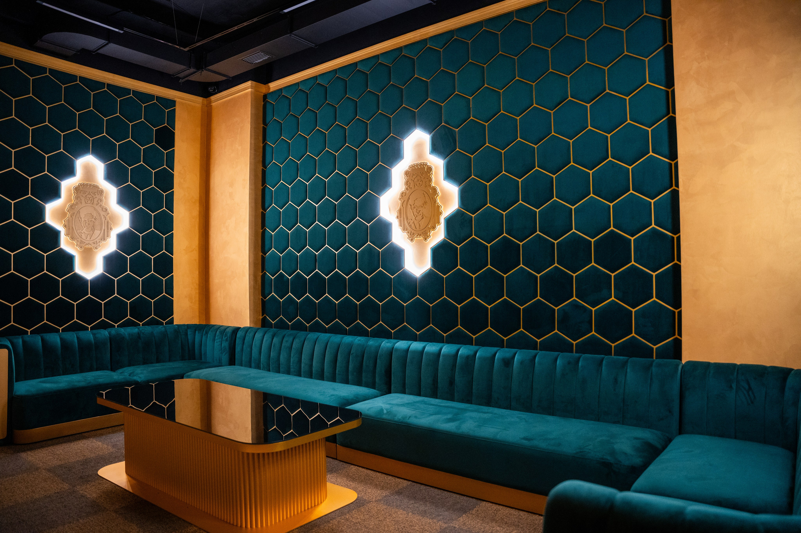 Фотосъемка интерьера стриптиз-клуба Hefner — элитный клуб Краснодара. Интерьерная фотосъемка клуба Hefner в Краснодаре — профессионально. Шедевры для Вас! Фотограф и Видеограф в Краснодаре Пахиев Руслан