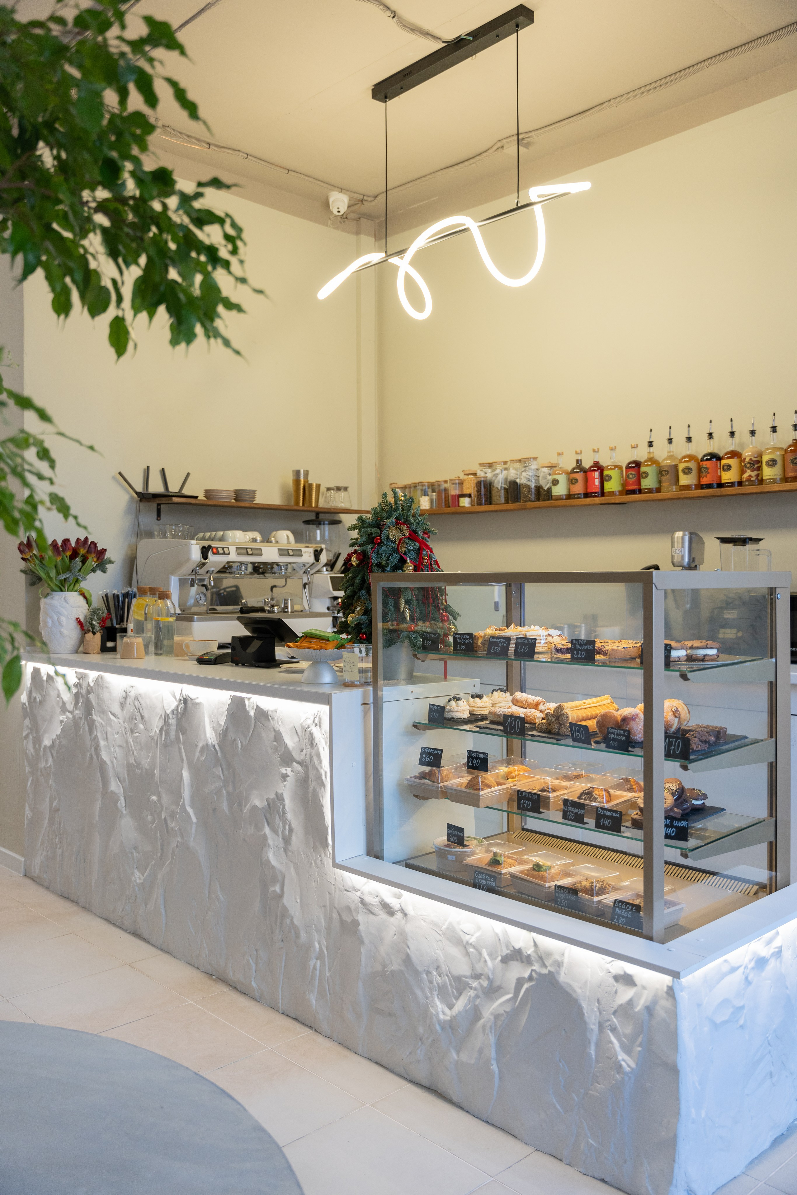 Интерьерная фотосъемка кофейни Love and Coffee — уютное место в Краснодаре Профессиональная фотосъемка интерьера кофейни в Краснодаре — Love. Шедевры для Вас! Фотограф и Видеограф в Краснодаре Пахиев Руслан