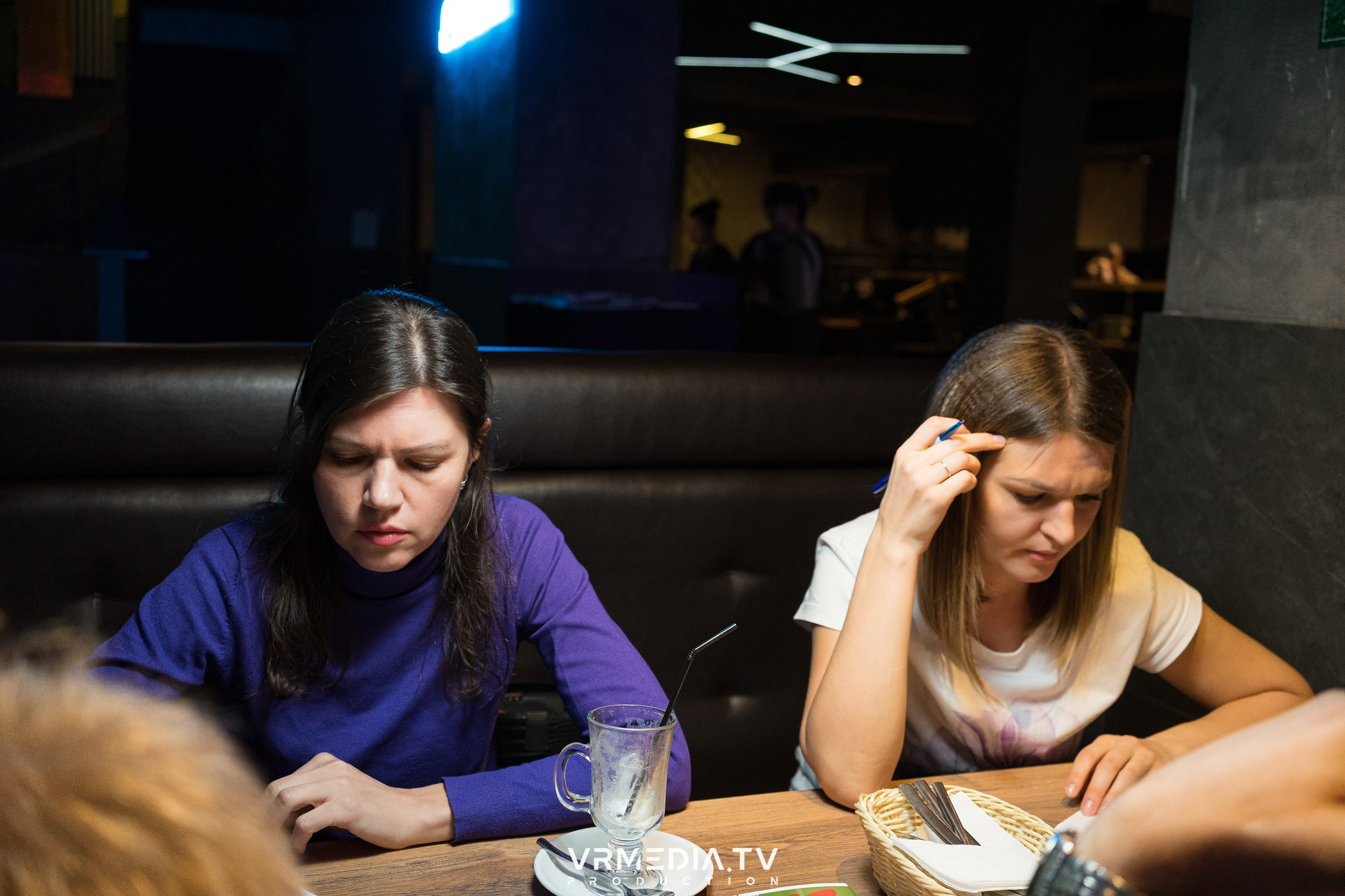 Эйнштейн Party в баре «Друзья»