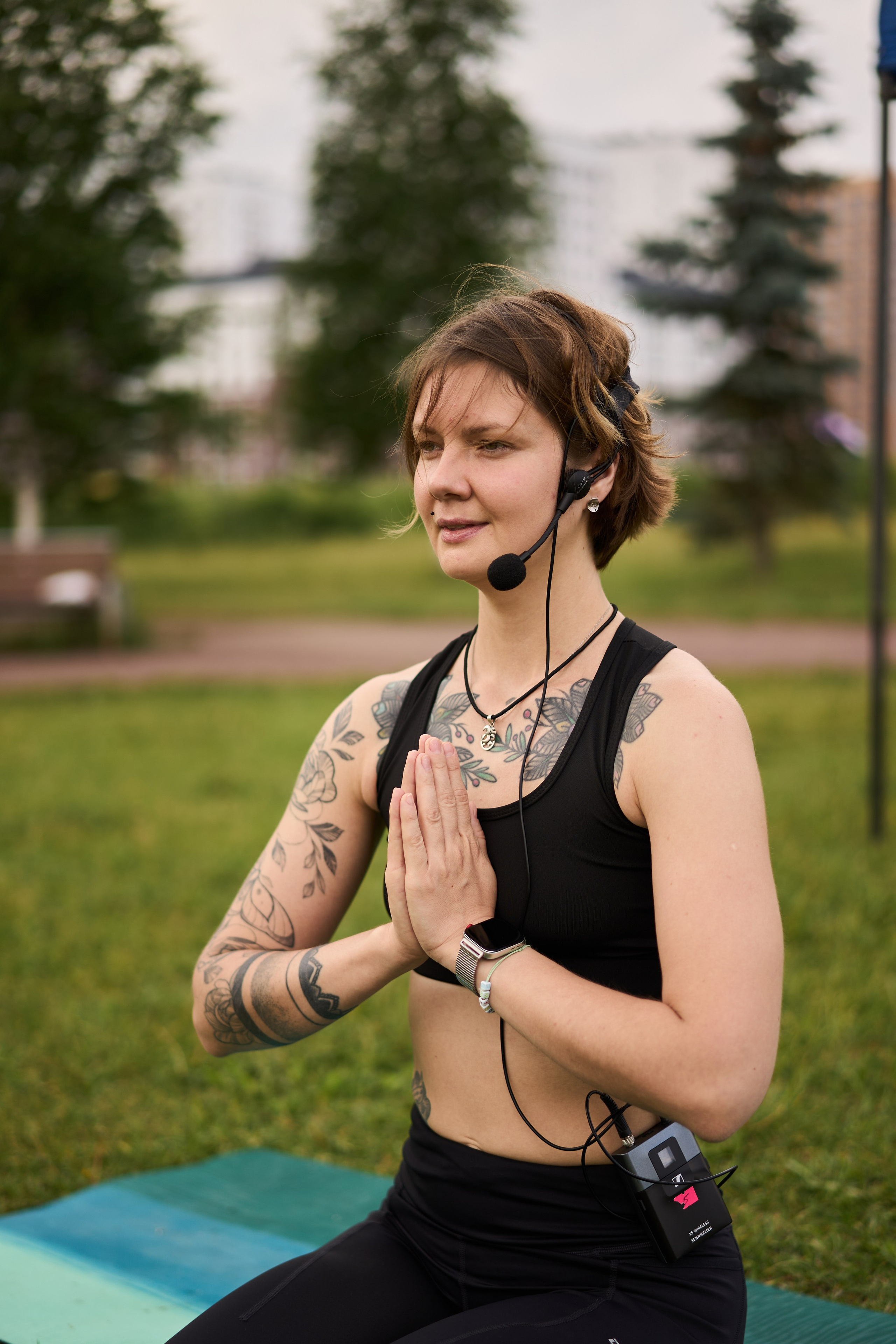 Репортажная съемка занятия йоги в парке. Фотограф Екатеринбург Кокшарова Александра