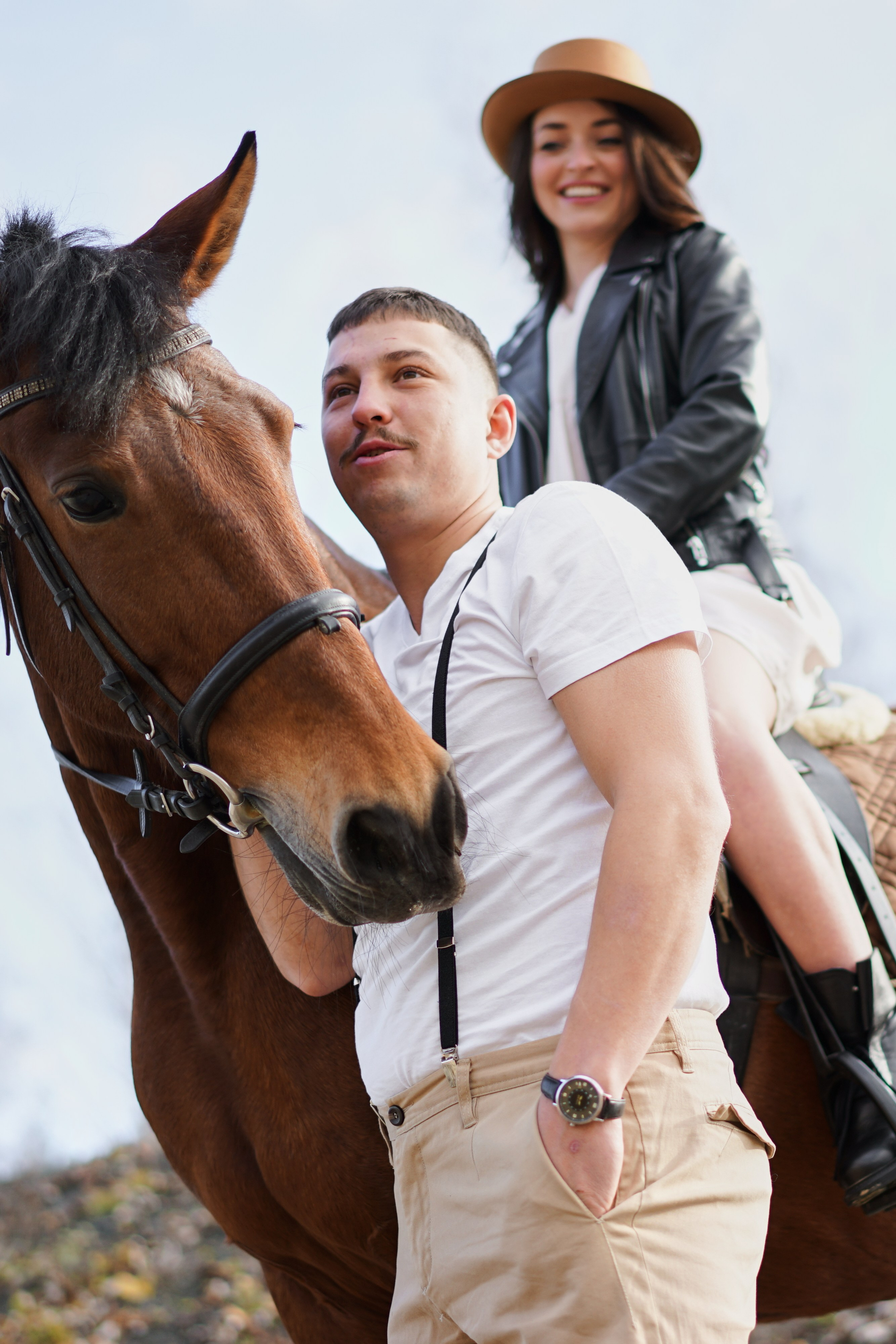 Фотосессия влюбленных в конюшне. Фотограф Екатеринбург Кокшарова Александра