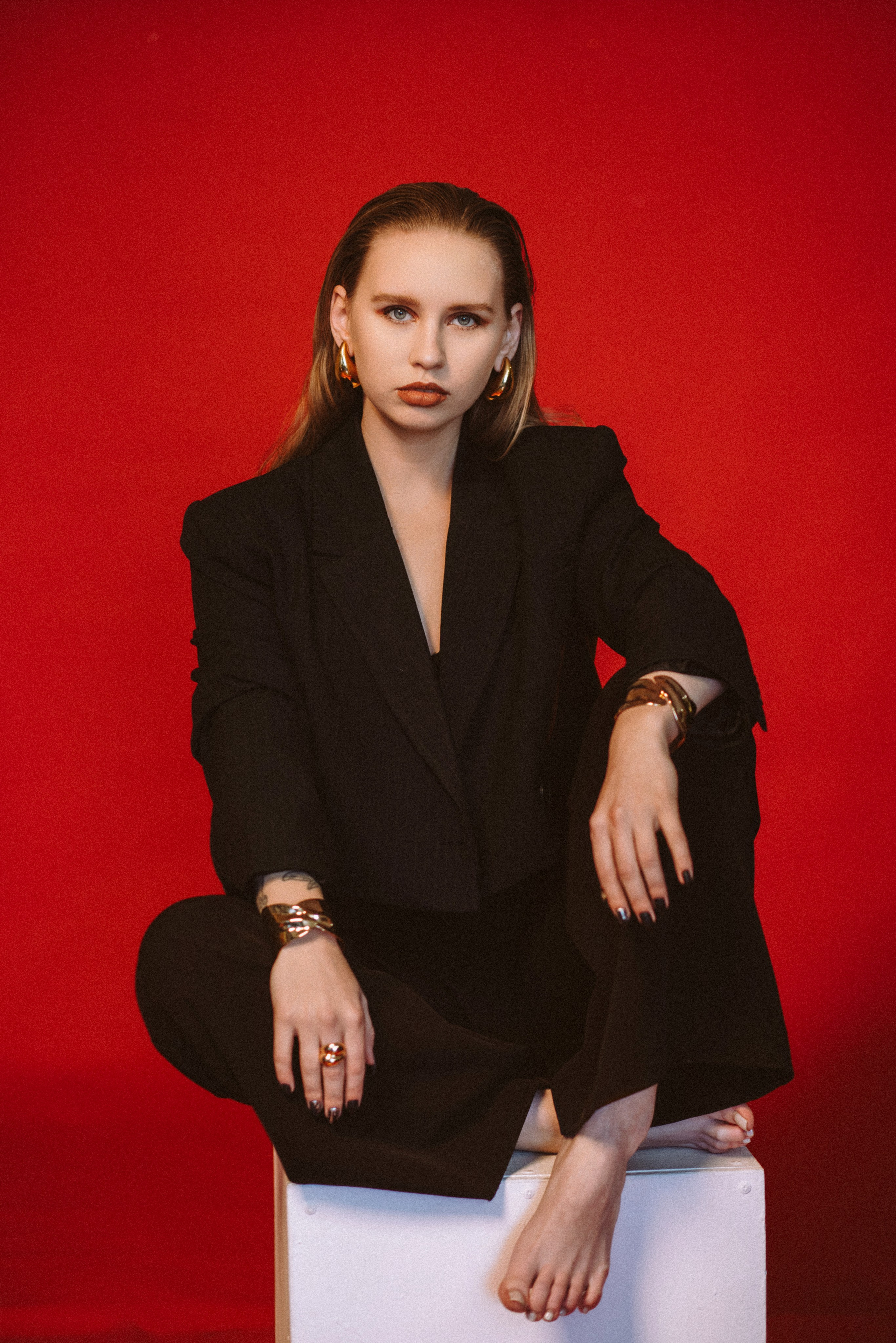 Арина на красном. Семейный фотограф в Вышнем Волочке — Ульяна Иванова | Фотосессии для всей семьи