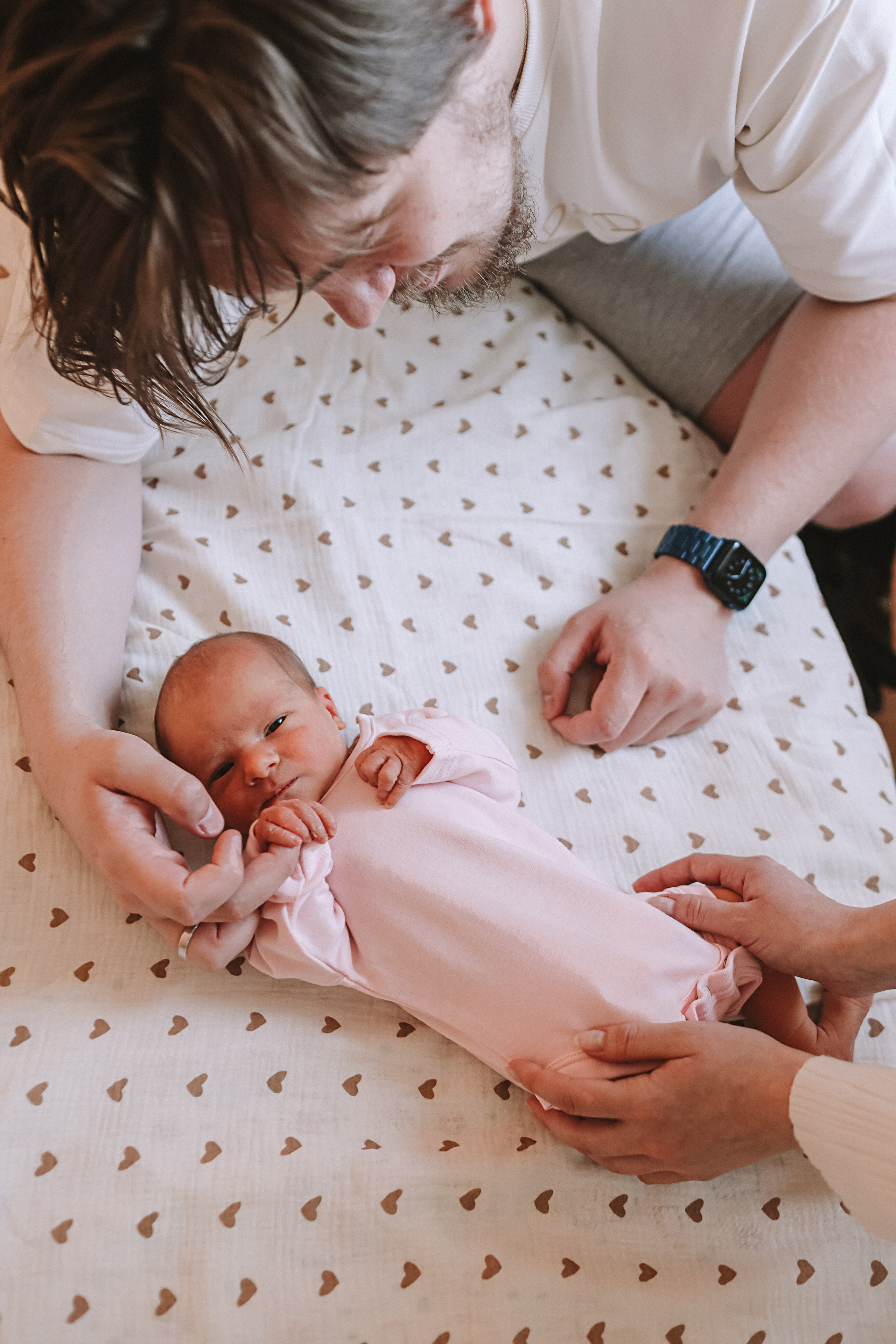 Выписка палата+внизу ПЦЭ. Семейный фотограф Тюмень, фотограф на роды Салмина Мария