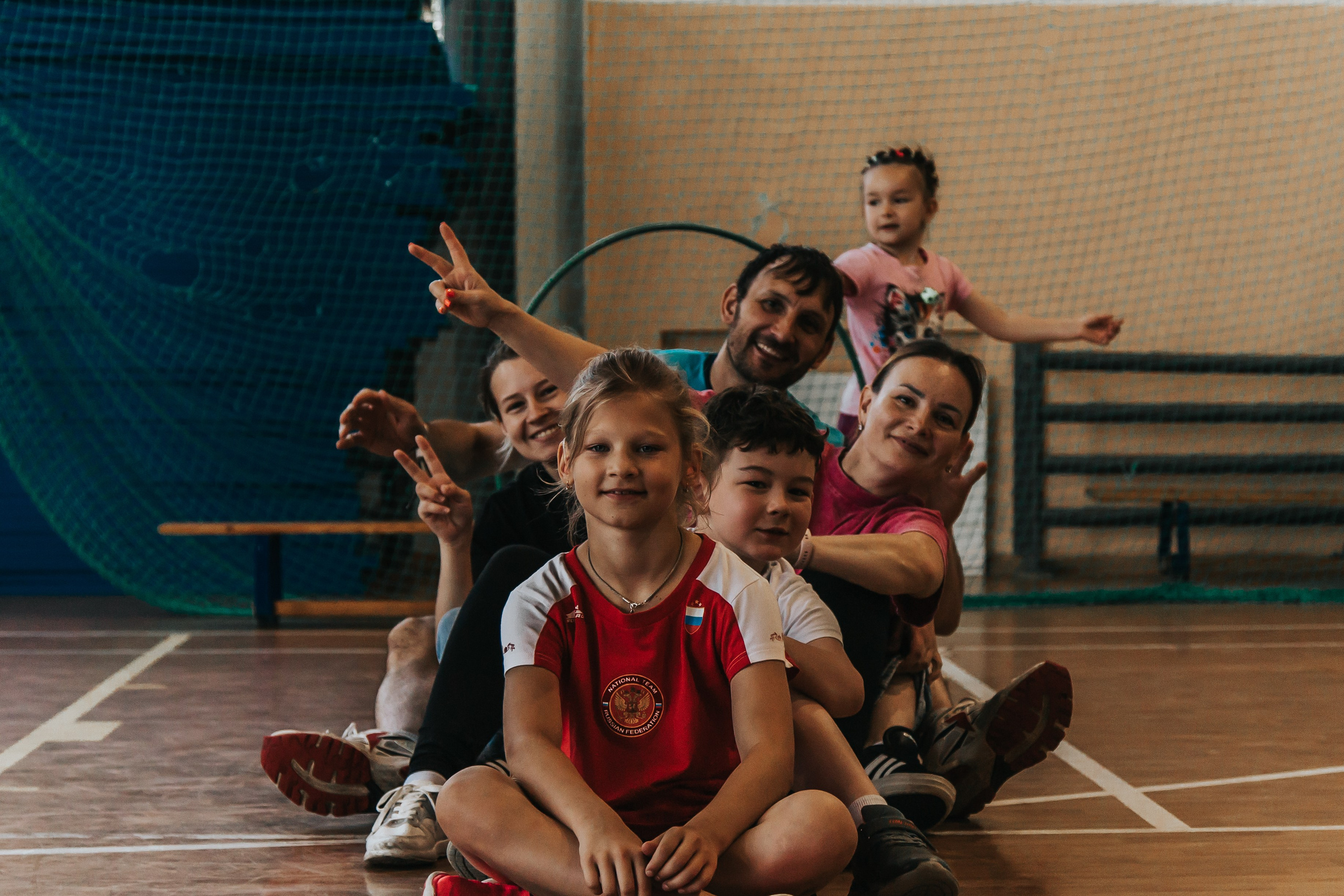 Репортажная спортивная съемка г. Королев стадион Металлист «папа, мама, я — спортивная семья». Юлия Егорова | Свадебный фотограф, семейный фотограф Москва, МО • Портреты • репортажи • день рождения • Love Story • дети
