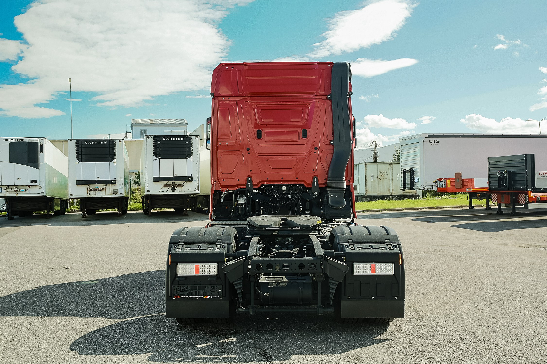 Автомобильный фотограф в СПб. Репортажная фотосъёмка в Санкт-Петербурге. Фотограф на мероприятие: выставки, презентации, автогонки. Фото для сайта, отчётов и публикации в сми. Профессиональный фотограф Сергей Пушкин. Промышленная фотосъёмка. Автопром. Фотосъёмка авто и спецтехники. Профессиональные фото большегрузов.