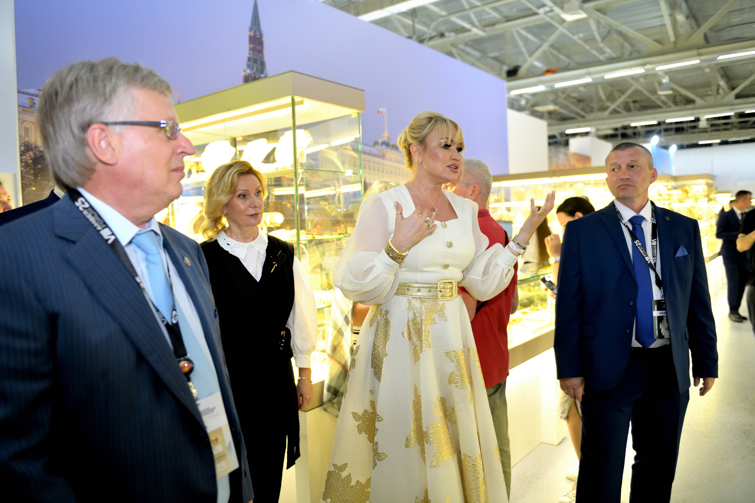 "Фотограф Арина Сарв для форума Янтарной Отрасли в Москве".