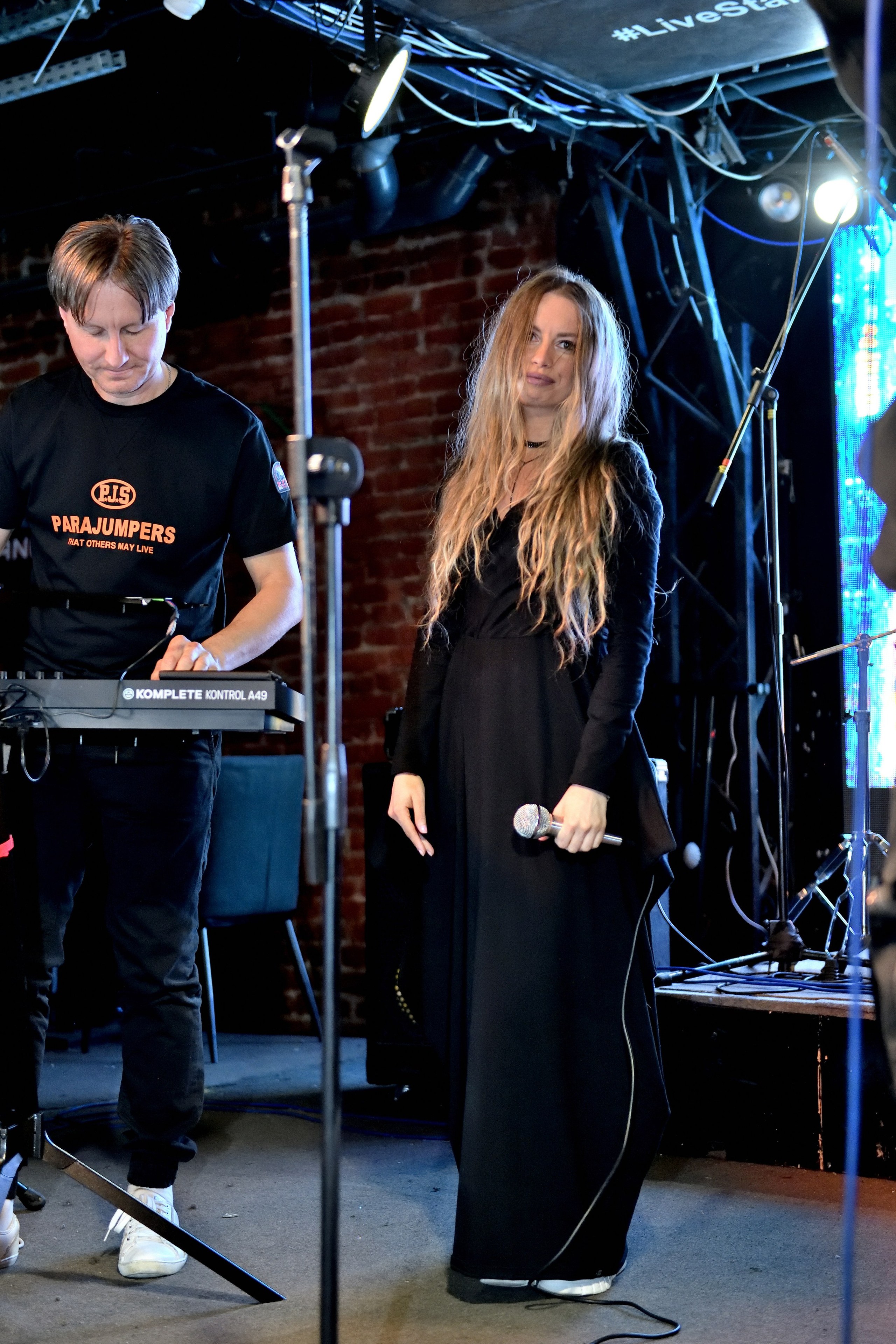 "Солистка группы "Digital machine" на фестивале в клубе LiveStars".