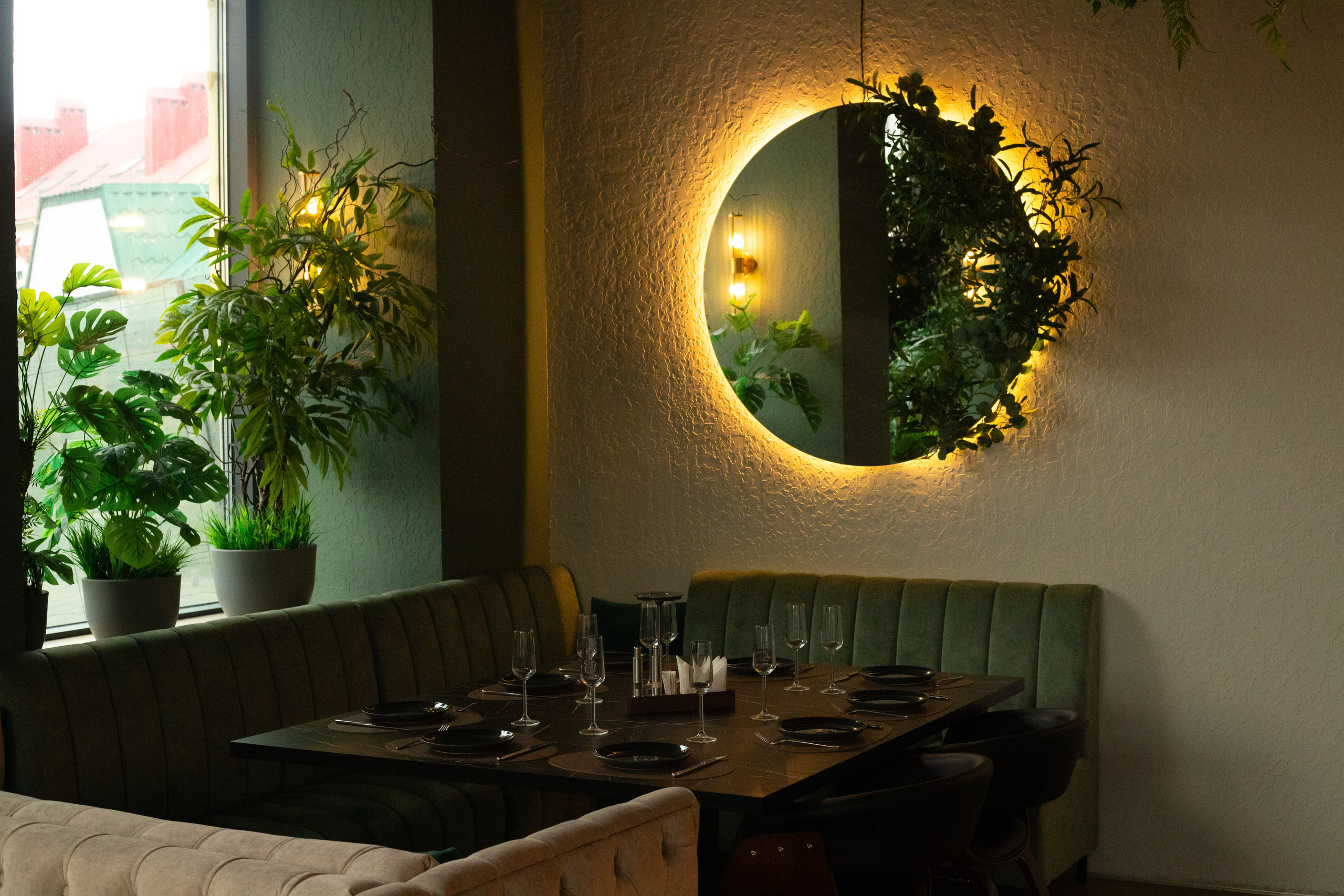 Декор заведений. Декоратор в Минске Алёна Шевелёва. Весеннее оформление входных групп. Декор заведений