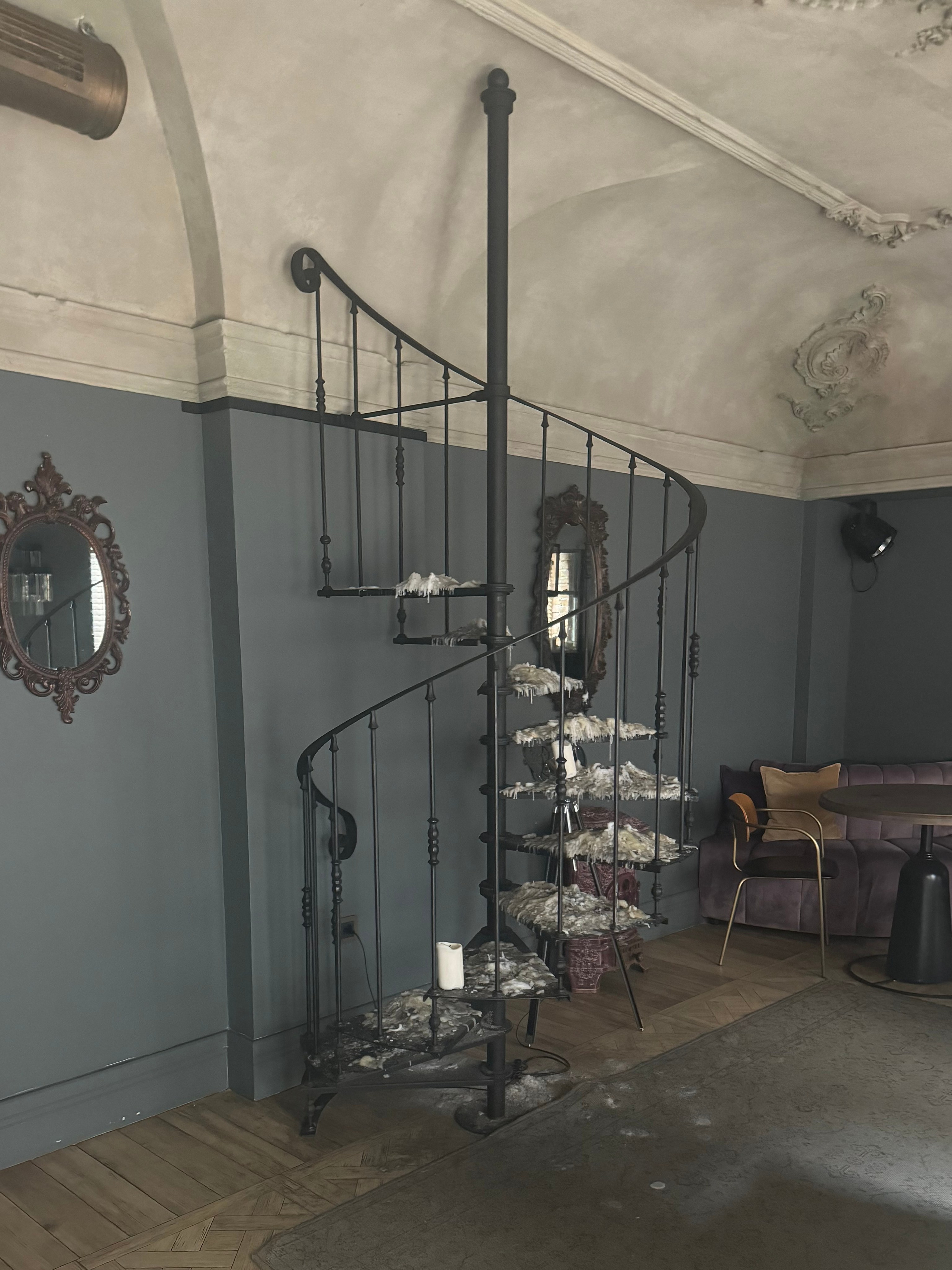 До / после. Декоратор в Минске Алёна Шевелёва. Оформление входных групп осень/зима. Декор заведений