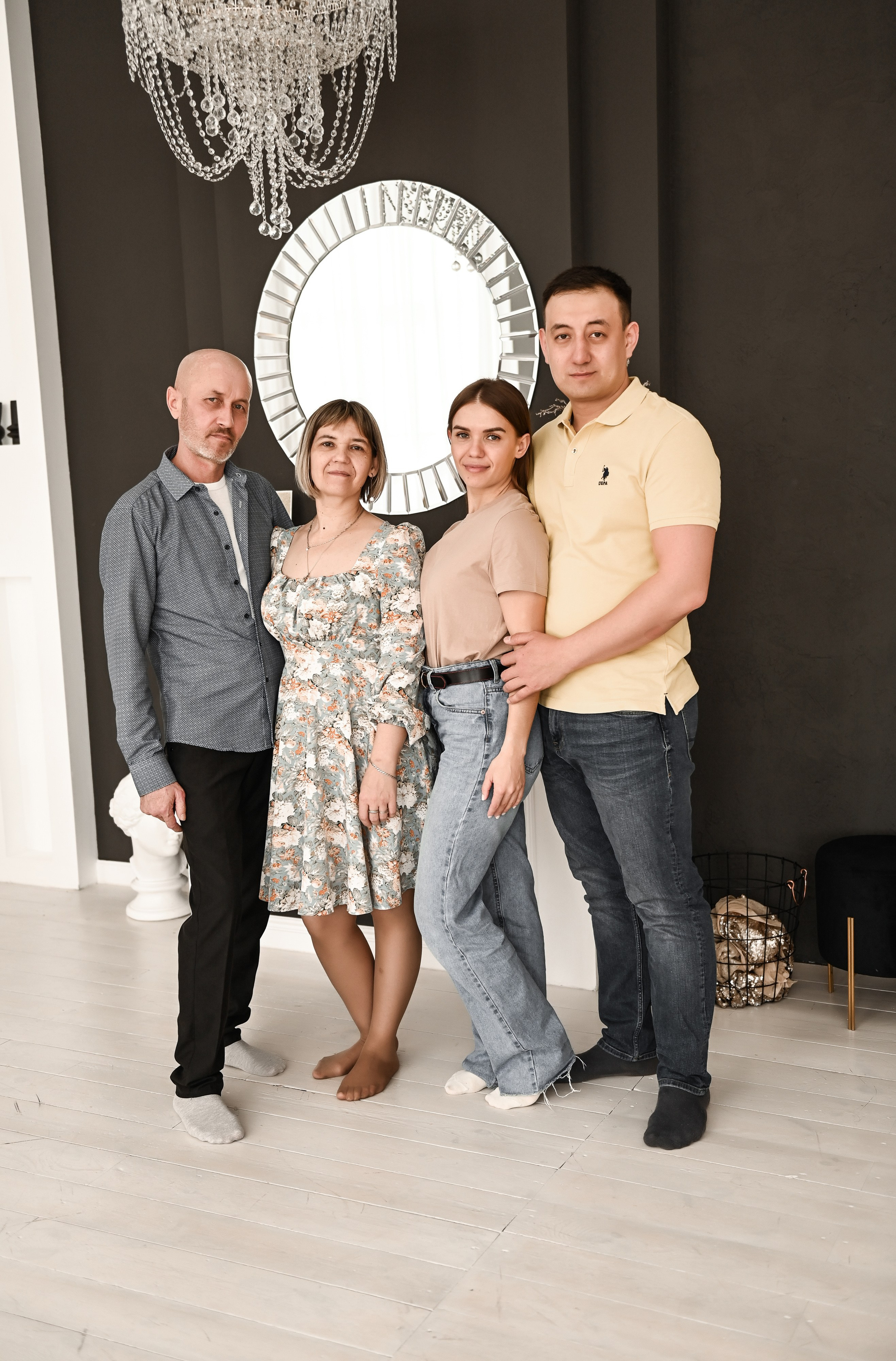 Семейная студийная  фотосессия 2. Свадебный, семейный, детский, контент фотограф в Омске Максим Ильин