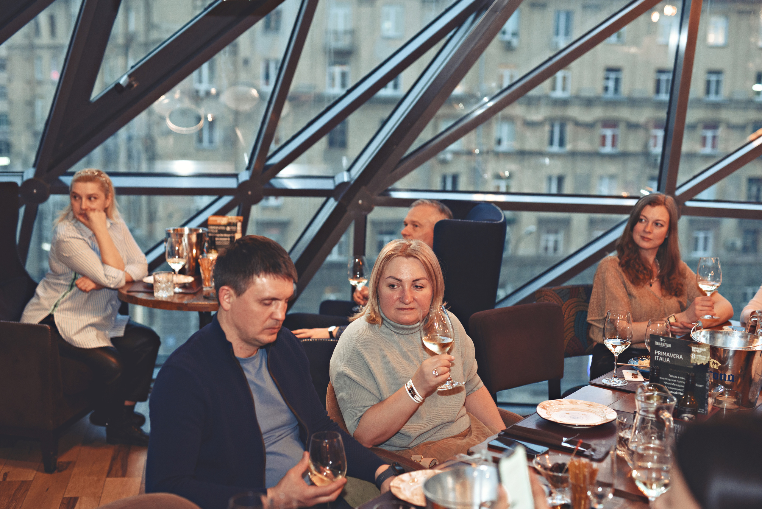 Гриль и бутыль 8 апреля. Агентство личного бренда «Брендовски»