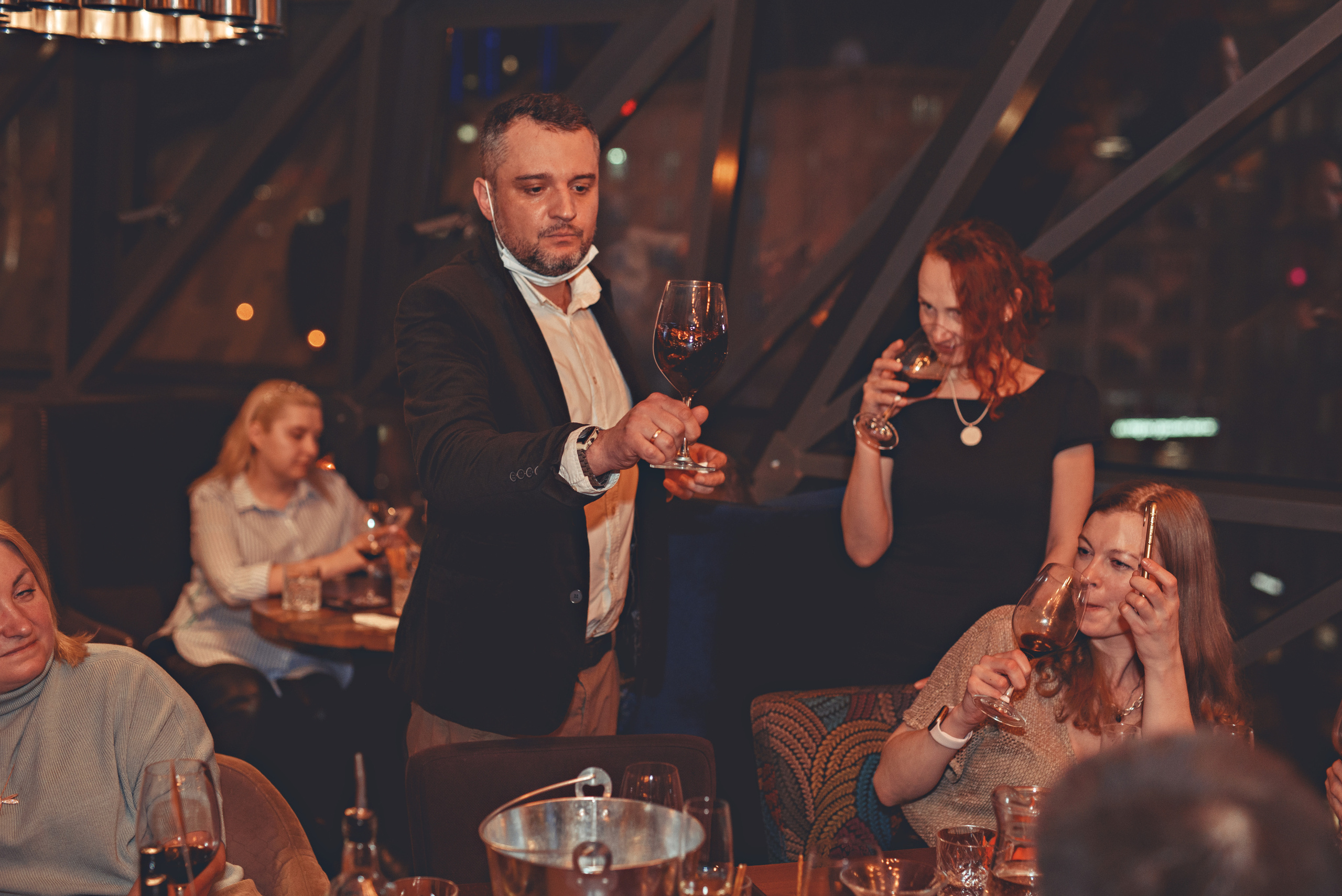 Гриль и бутыль 8 апреля. Агентство личного бренда «Брендовски»