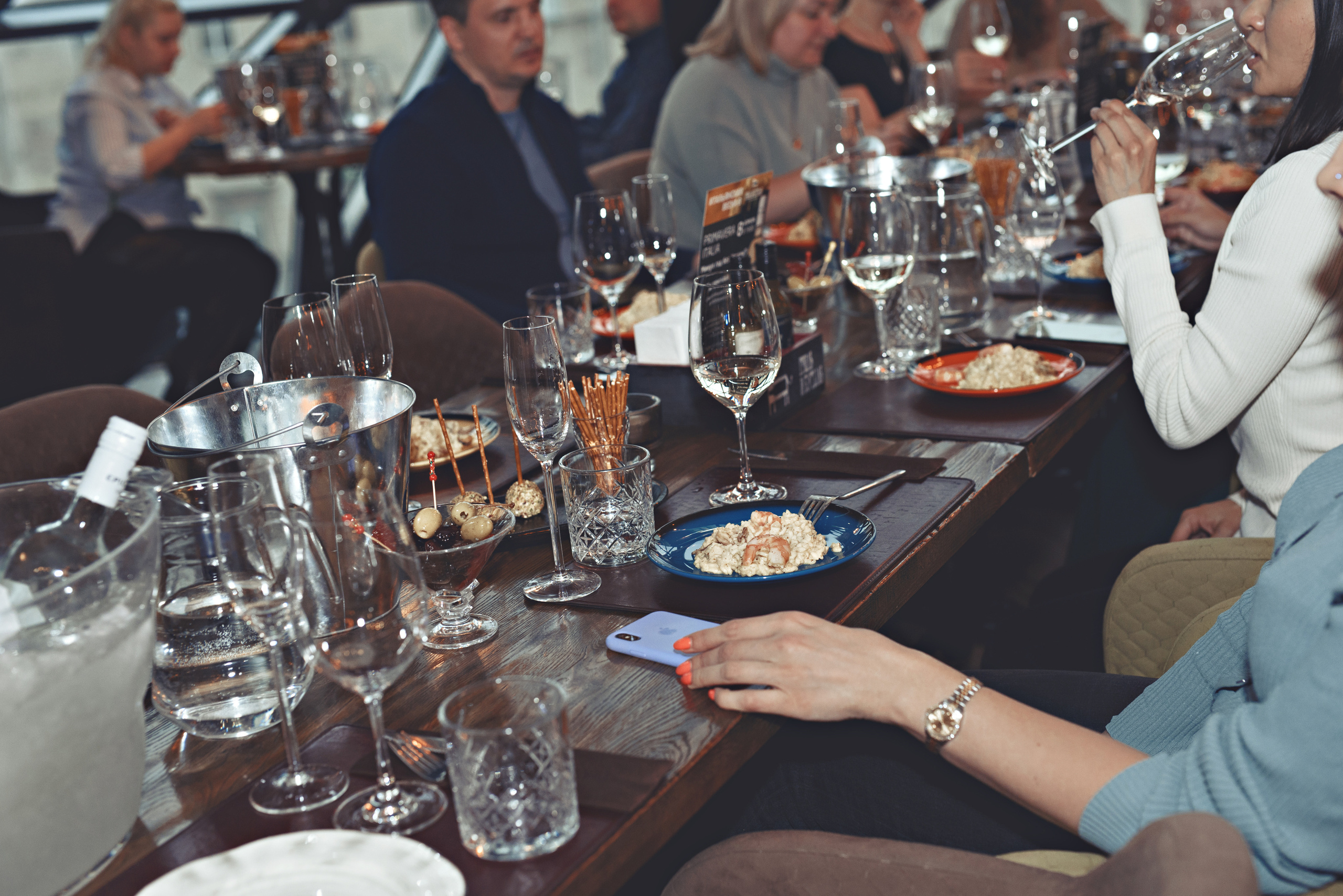 Гриль и бутыль 8 апреля. Агентство личного бренда «Брендовски»