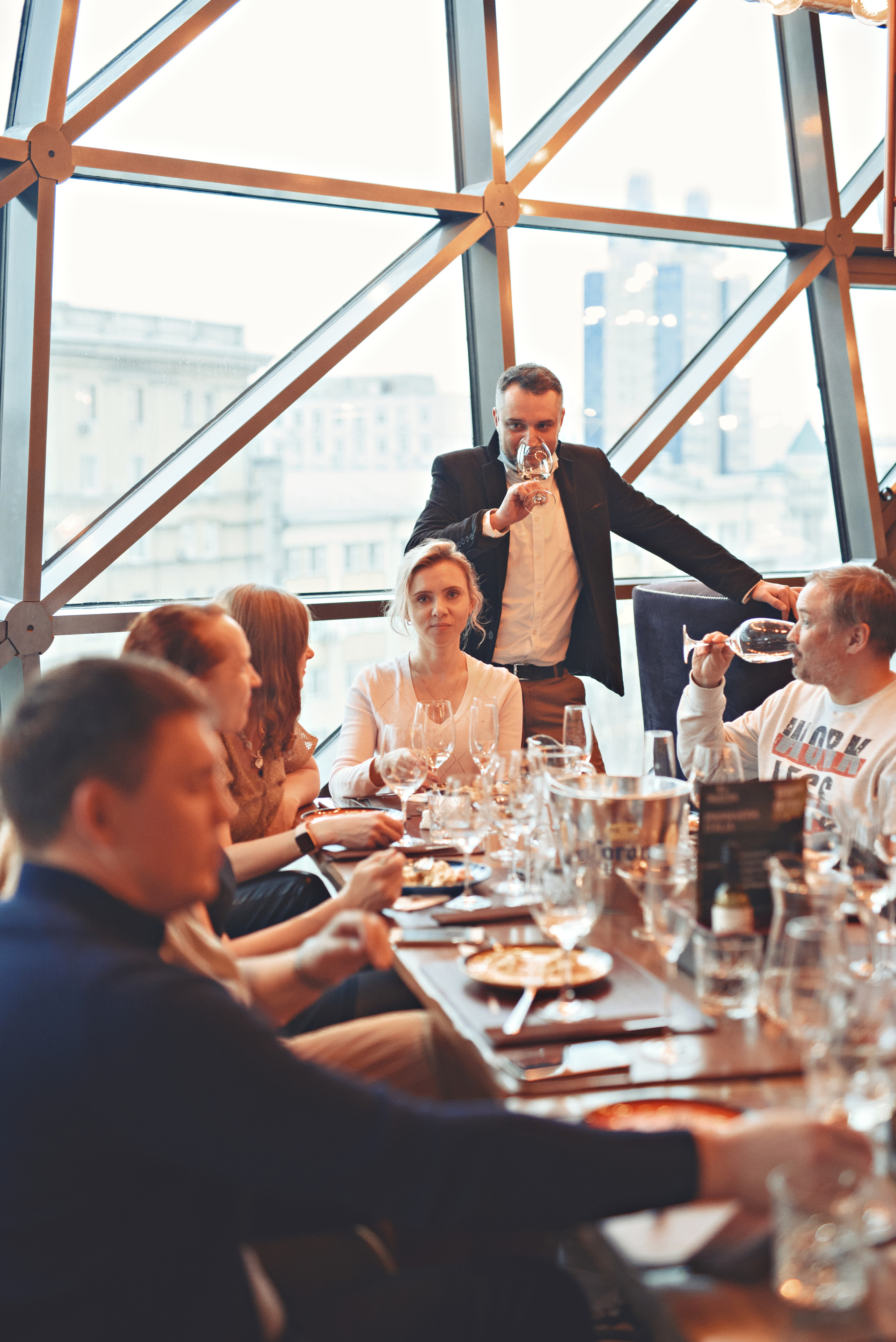 Гриль и бутыль 8 апреля. Агентство личного бренда «Брендовски»