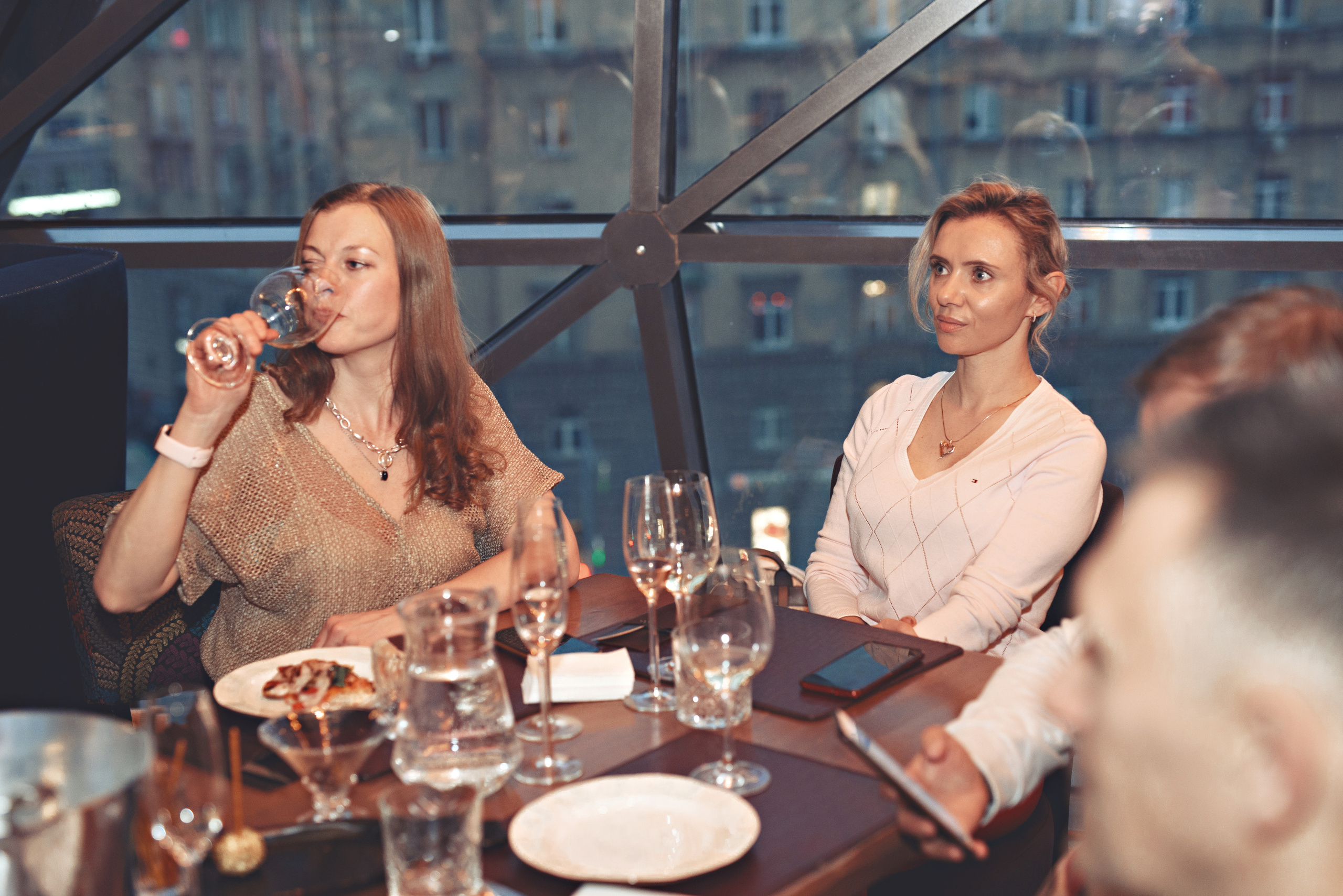 Гриль и бутыль 8 апреля. Агентство личного бренда «Брендовски»