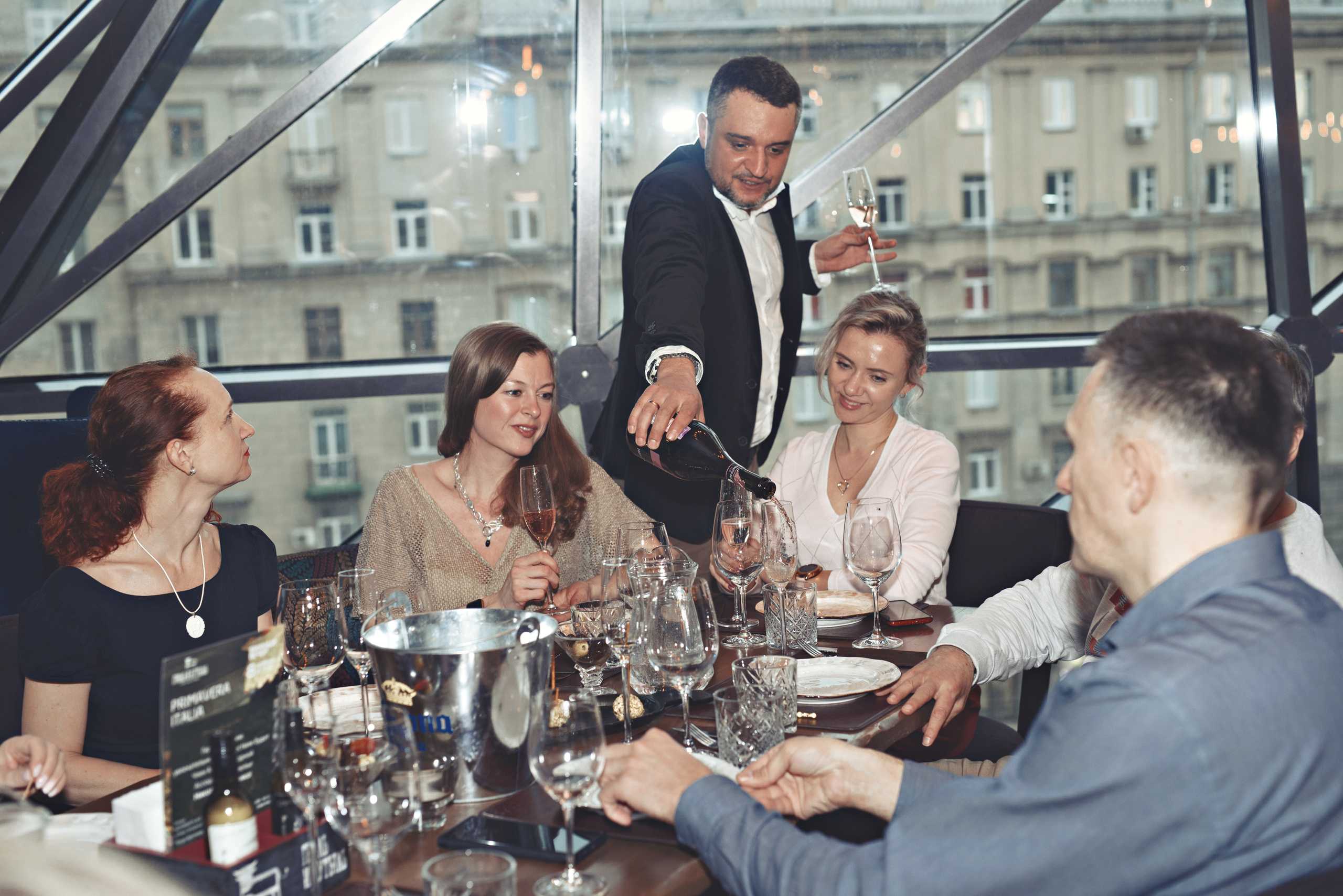 Гриль и бутыль 8 апреля. Агентство личного бренда «Брендовски»