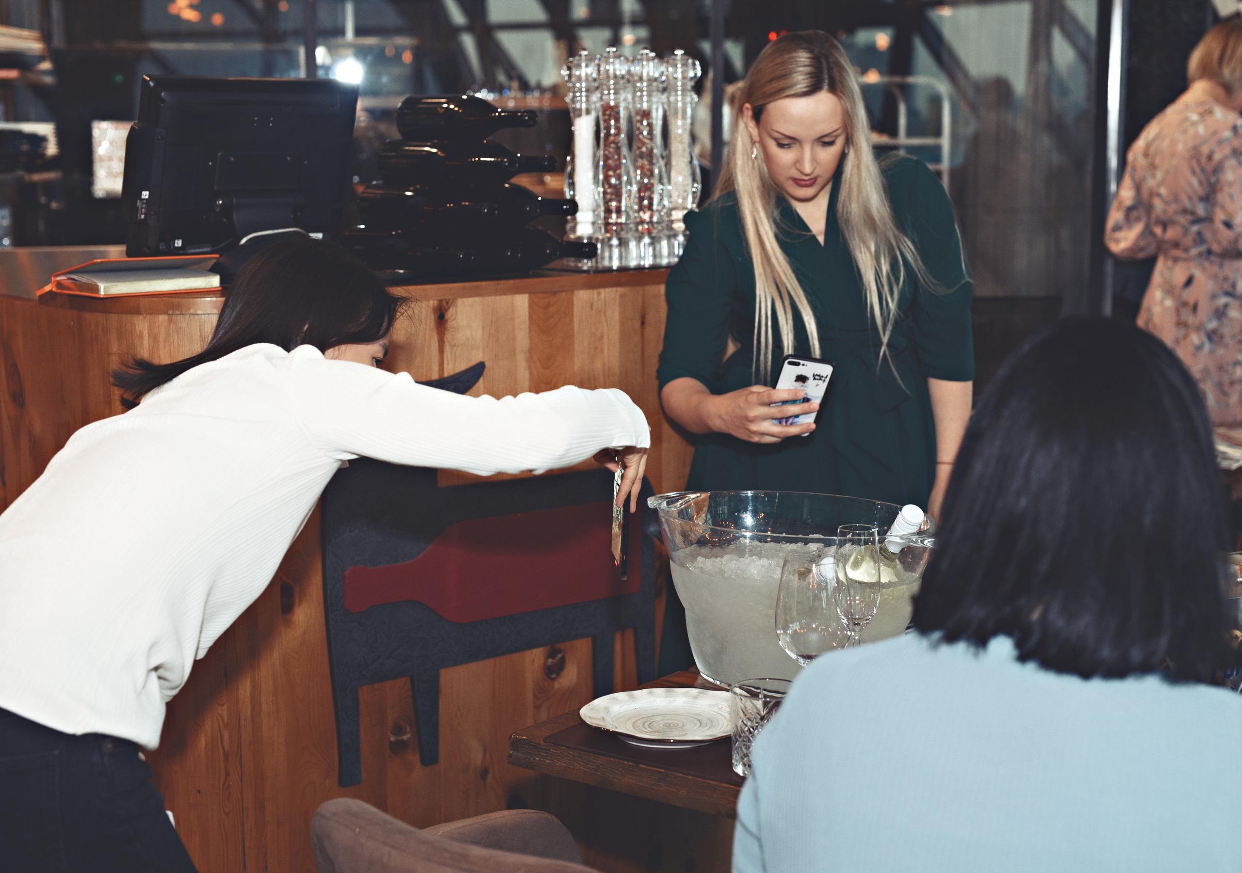 Гриль и бутыль 8 апреля. Агентство личного бренда «Брендовски»