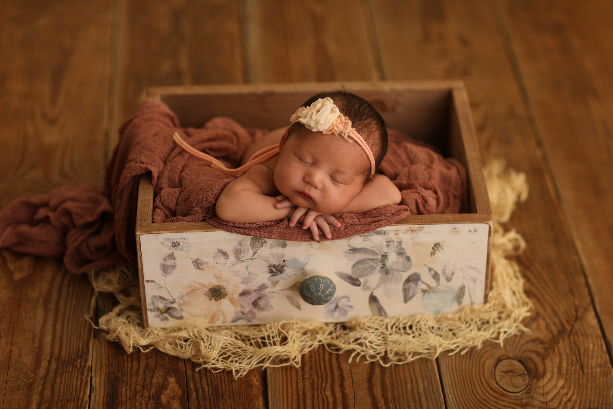 PH @anna_molodykh_newborn.almaty. Retoucher Aleksmokh