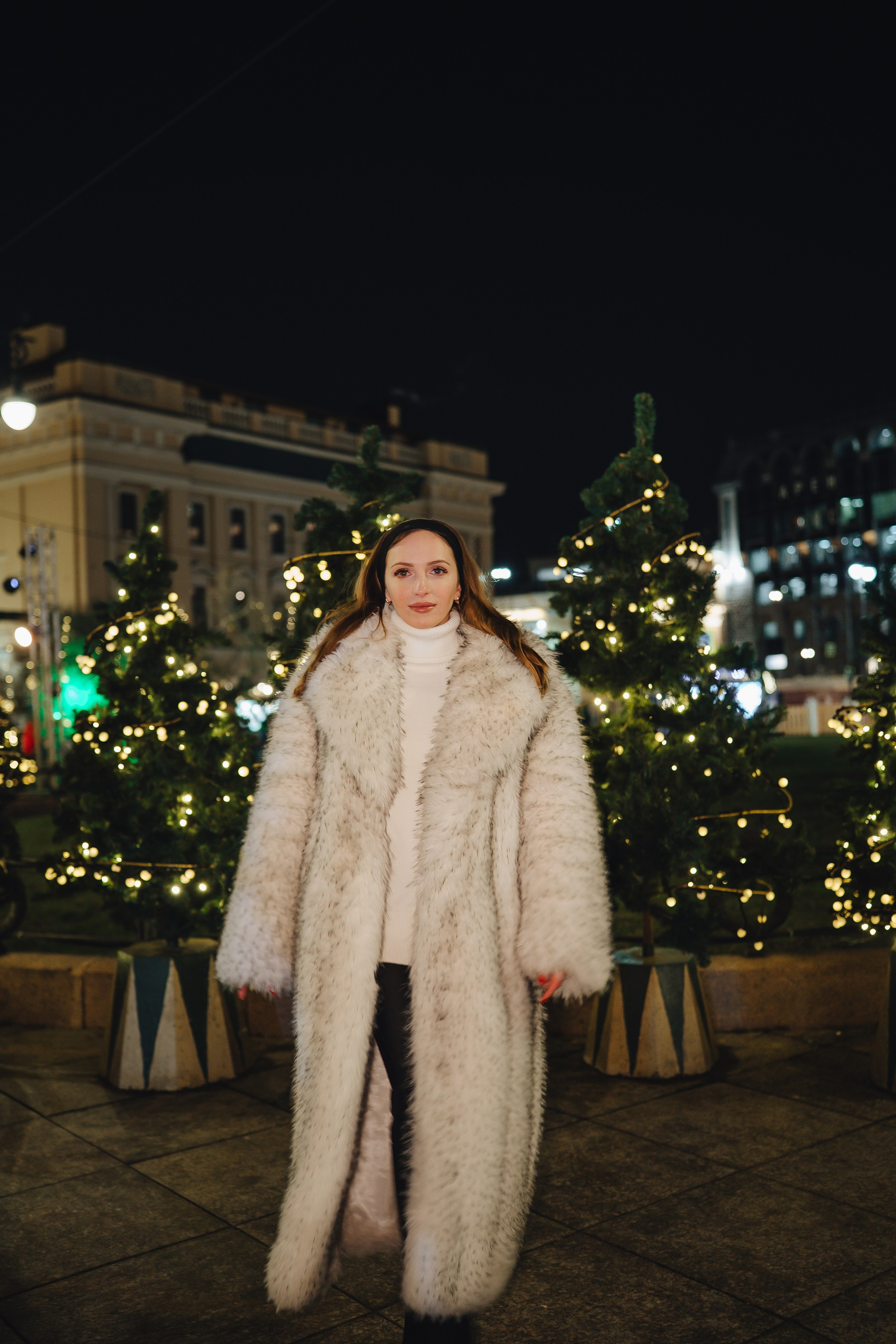 ПРОГУЛКА НА МАНЕЖНОЙ ПЛОЩАДИ ДЛЯ ДЕВУШКИ ПЕРЕД НОВЫМ ГОДОМ (НОВОГОДНЯЯ ФОТОСЕССИИЯ НА МАНЕЖНОЙ ПЛОЩАДИ). Профессиональный фотограф, Санкт-Петербург — Виктория Богомолова