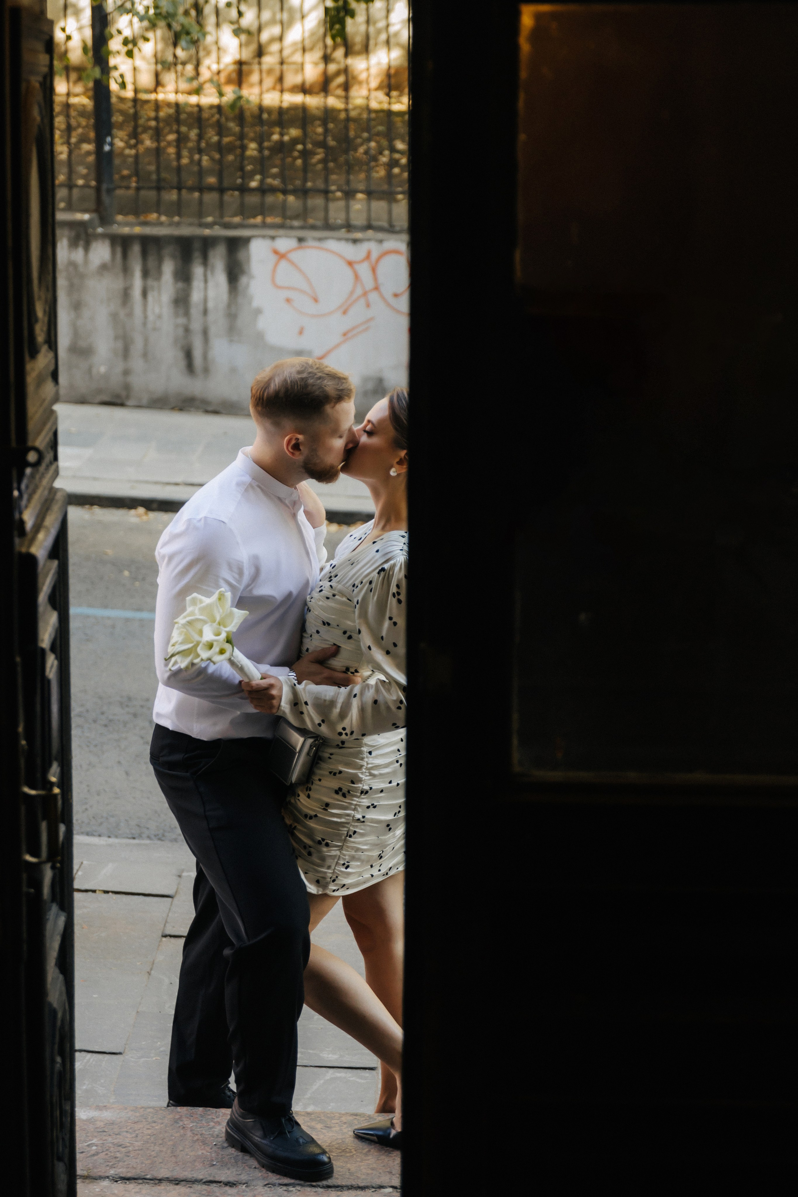 Сергей и Алия, роспись в Савеловском ЗАГСе и прогулка по Китай городу. Свадебный и портретный фотограф в Москве Кристина Золотова