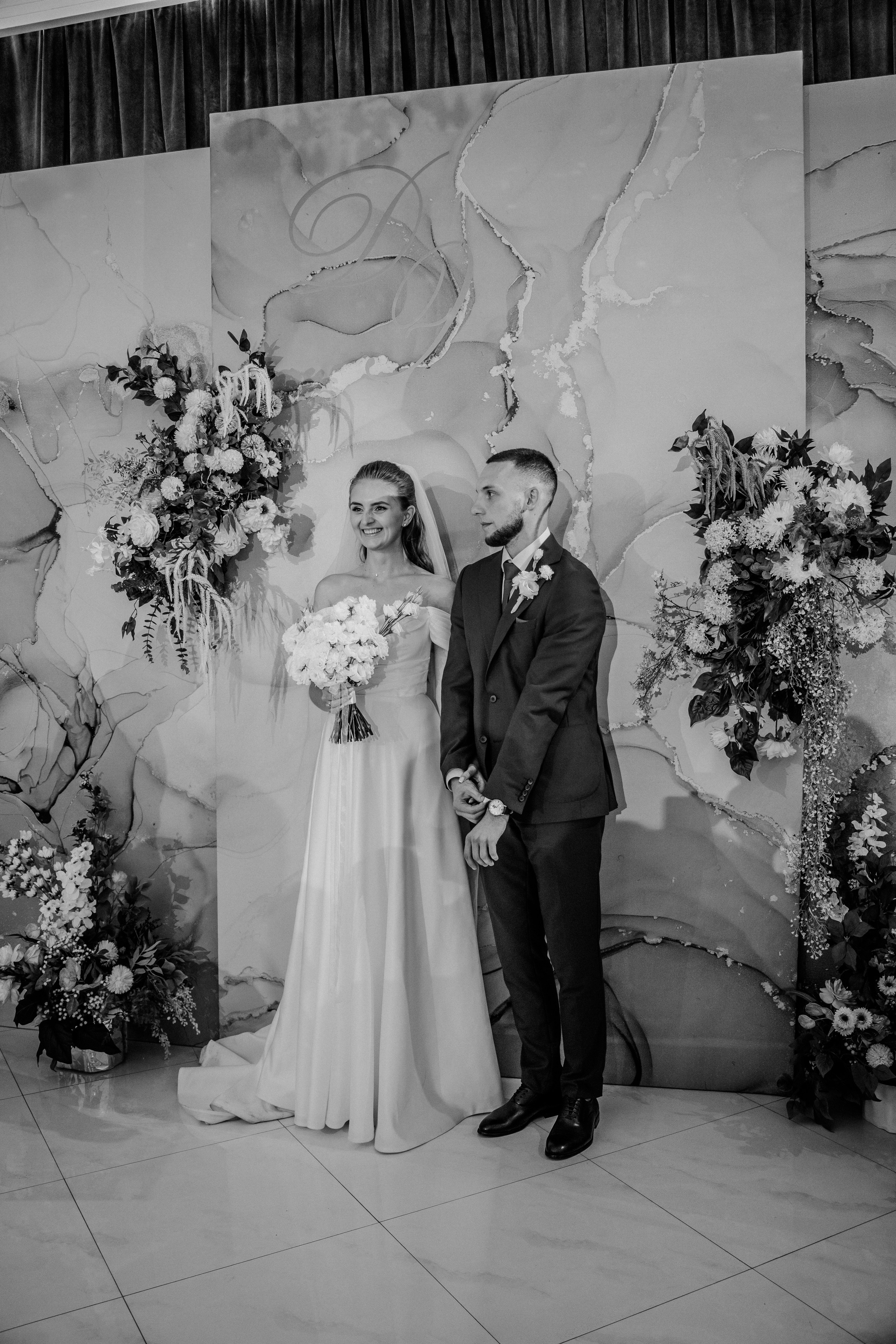 Свадебная прогулка. Эвелина и Дмитрий. Свадебная фотография. Арина Рубах