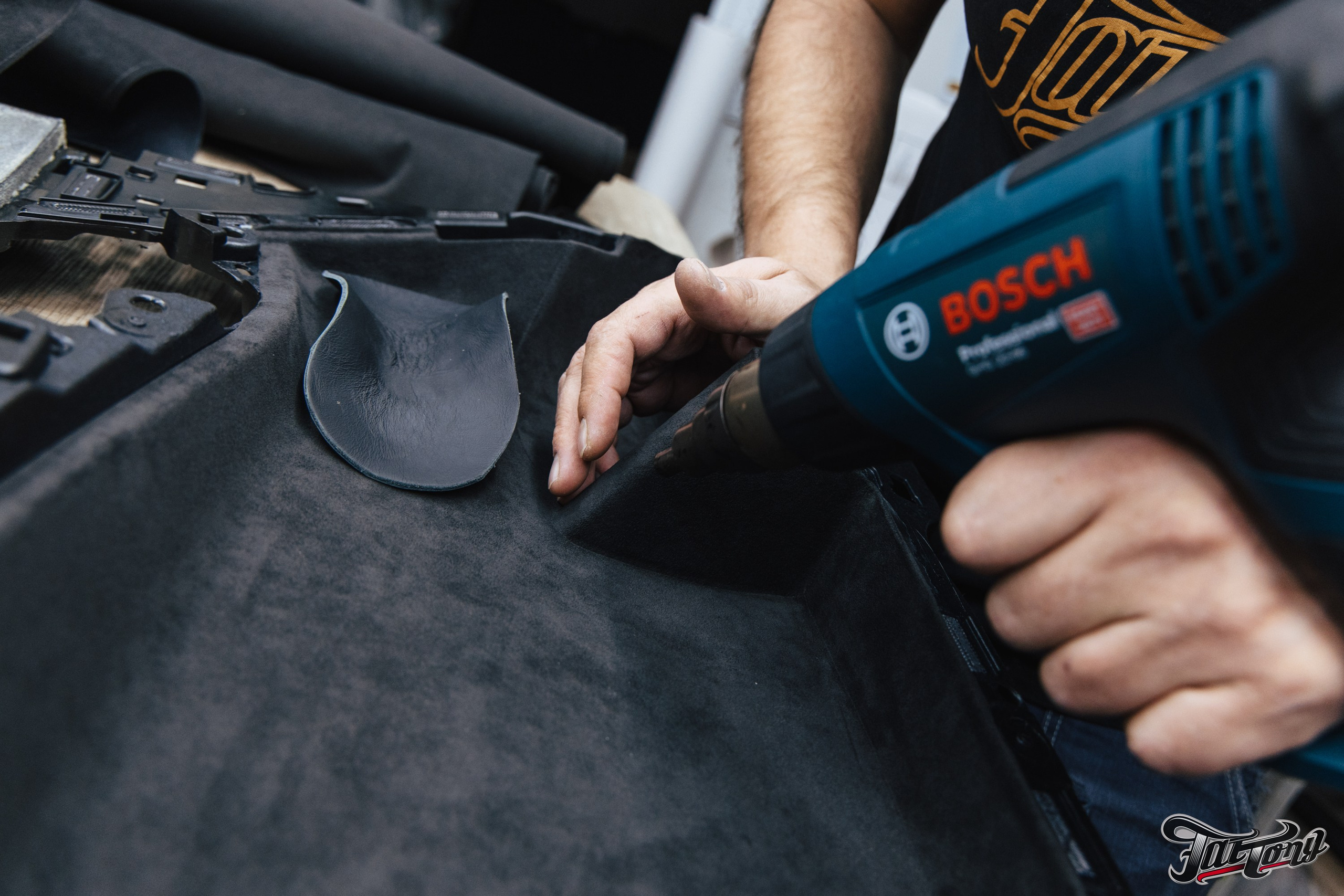 BMW X5M пошив салона в зеленую кожу. DeLorein