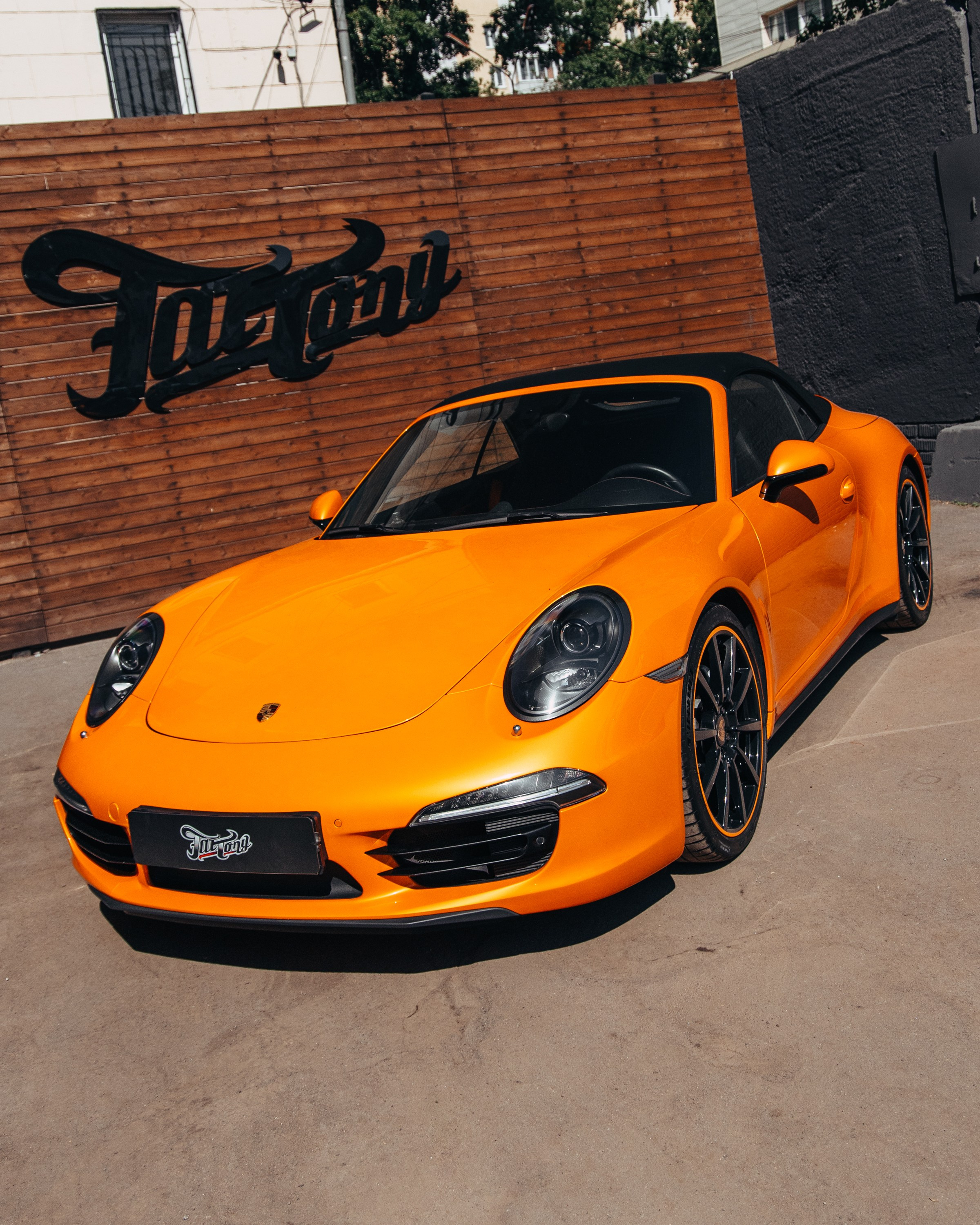 Porsche 911 оранжевый замена ремней безопасности. DeLorein